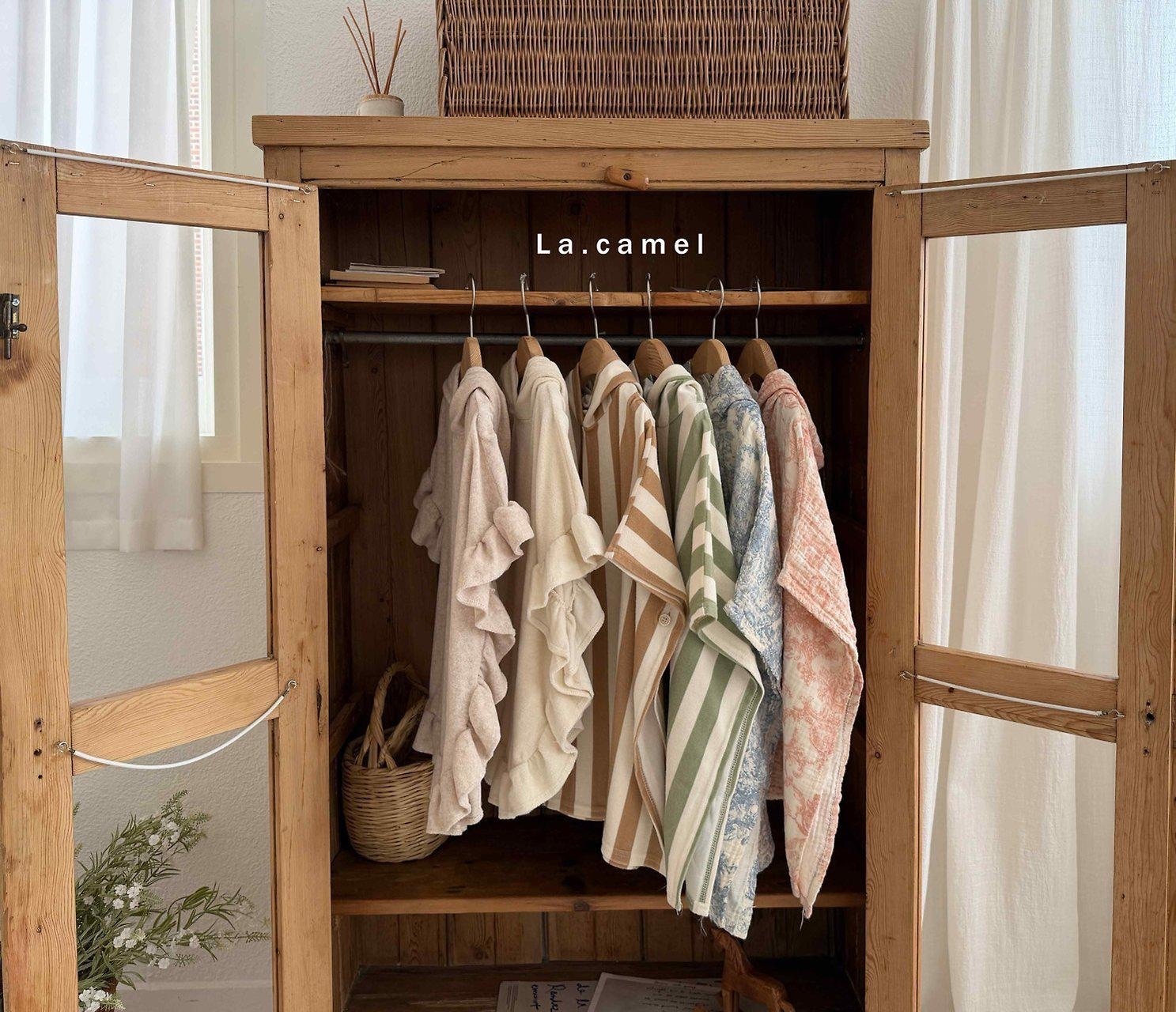 La.camel Drawing Hood