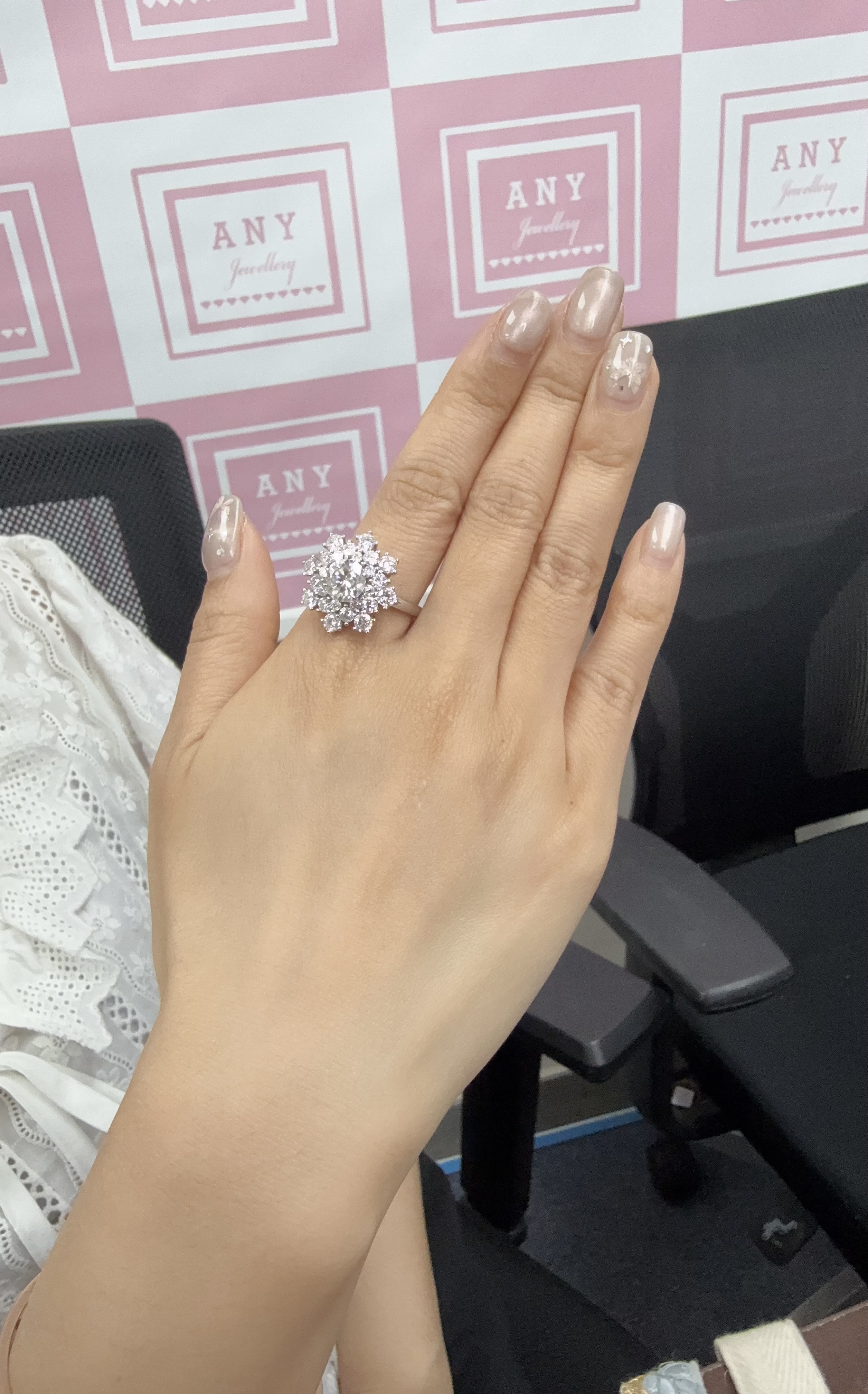 AQ03 R6958 1.5 Carat Flower Ring  （莫桑） $488