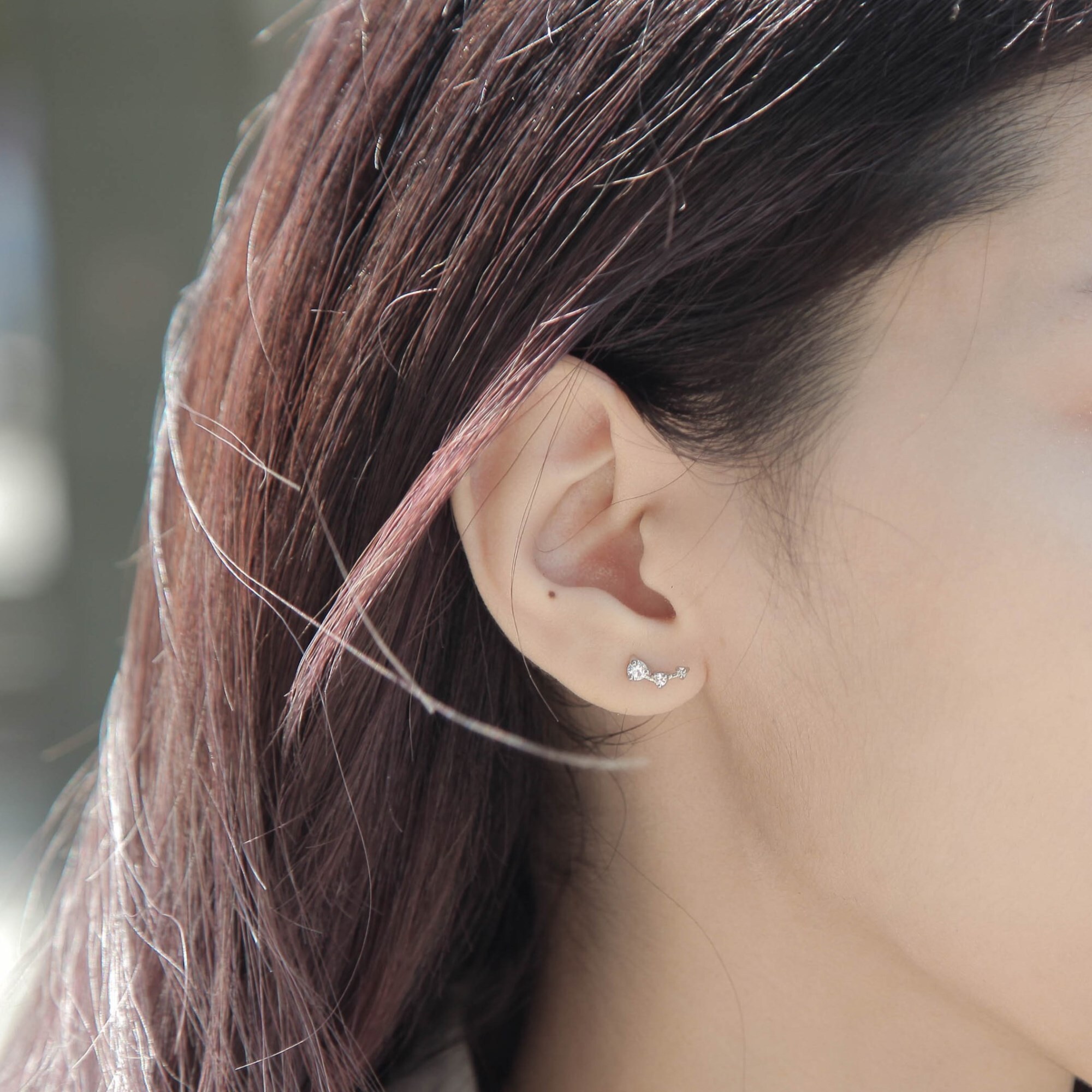 用精選鋯石排列而成的星星純銀耳環，可改耳夾，無耳洞可戴