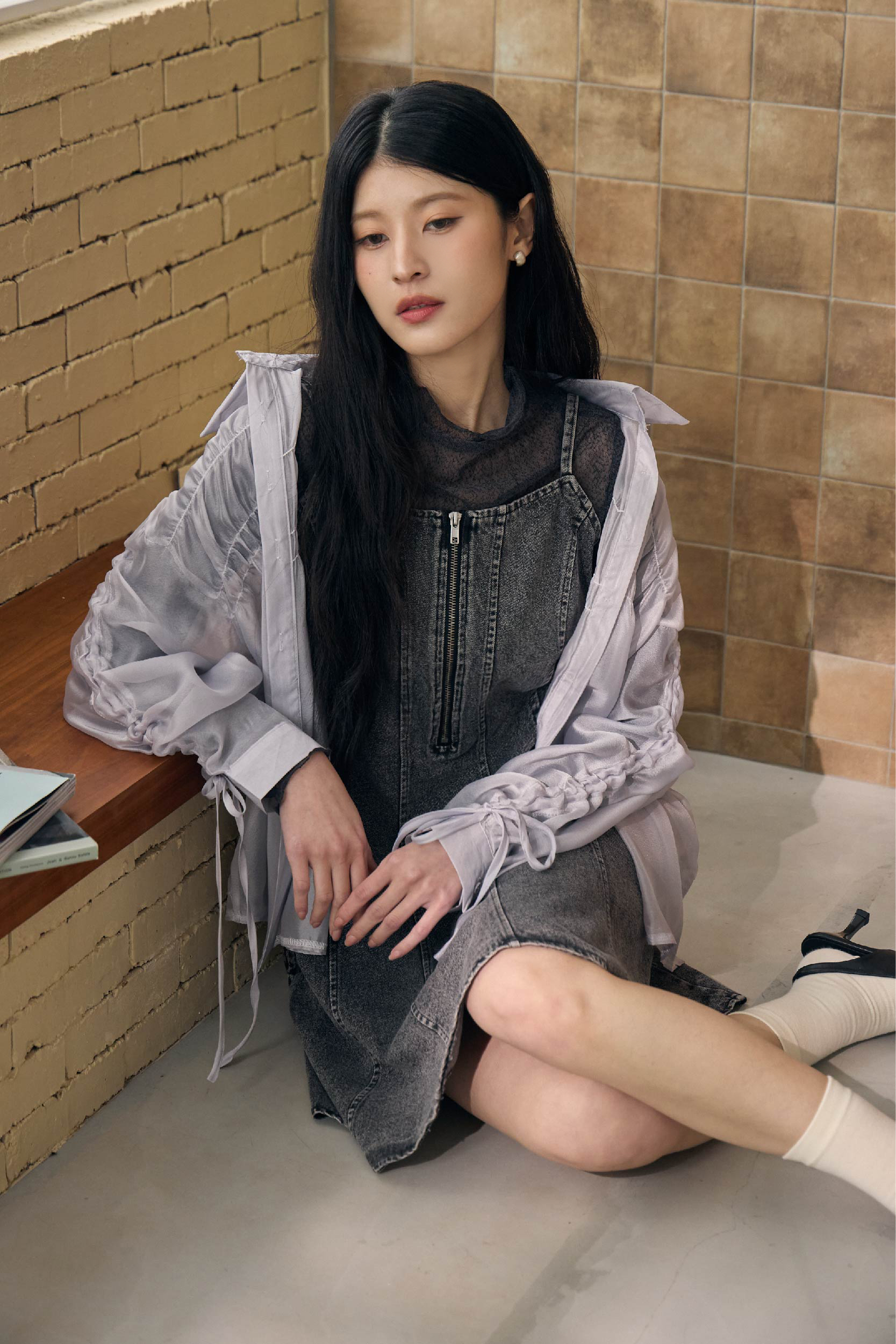 抽褶澎袖透霧感襯衫