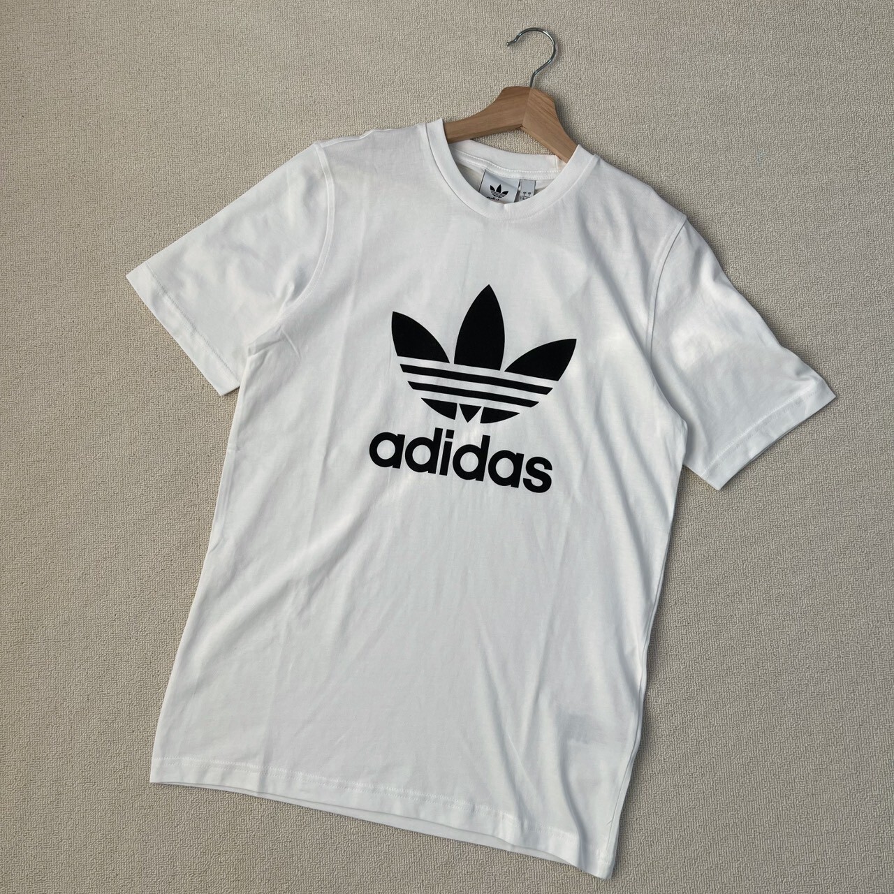 Adidas短袖