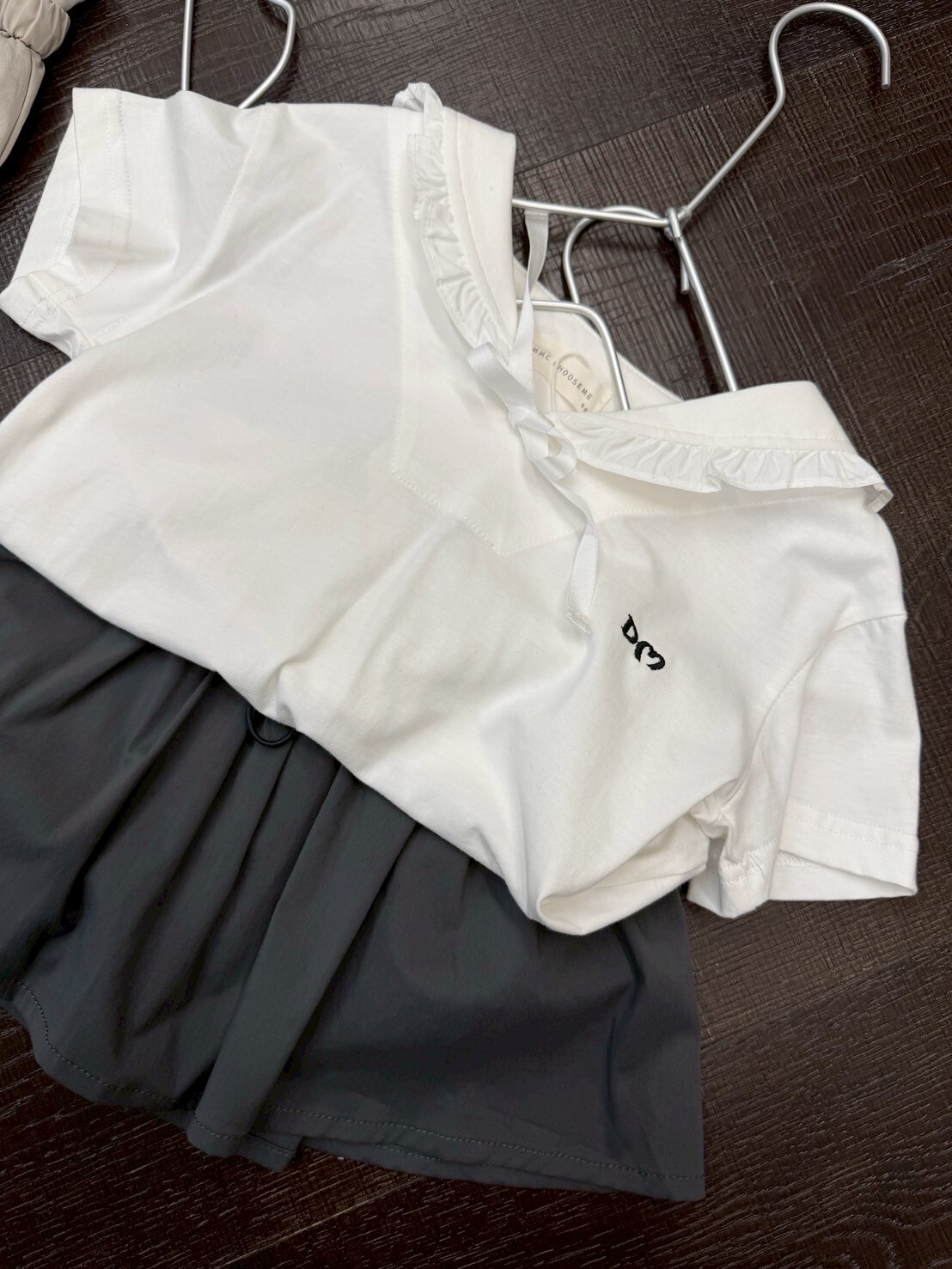 M10235學院風荷葉領白上衣