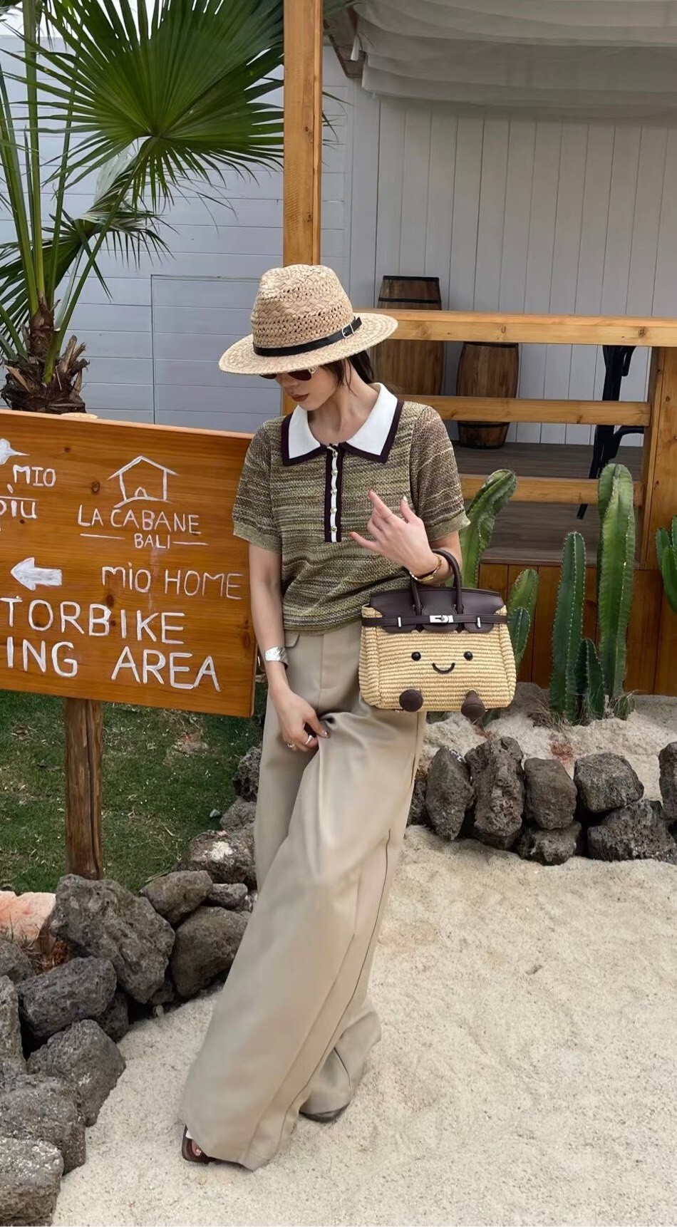 51213-笑臉鉑金草編包