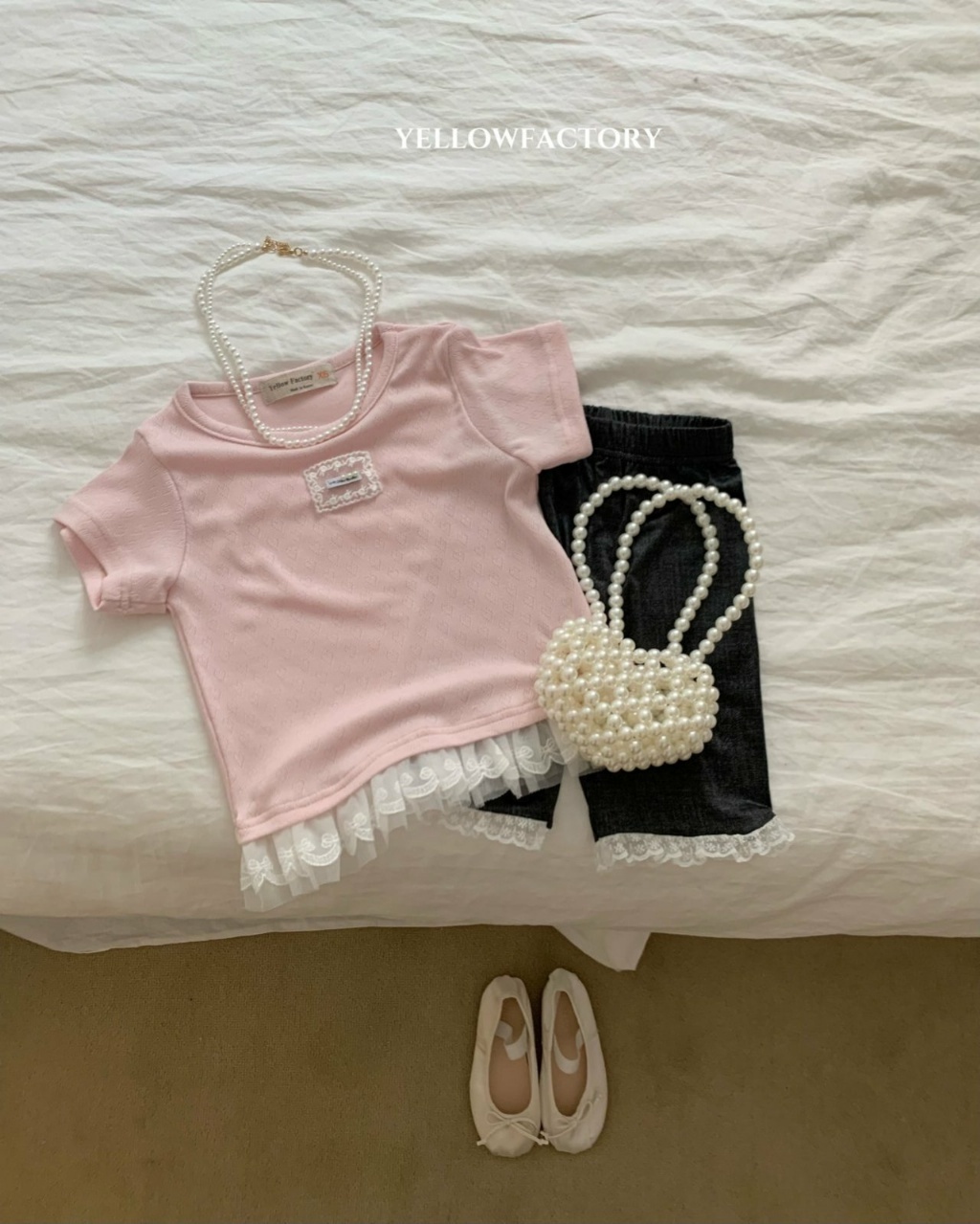 正韓夏Yellowfactory 兩色愛心壓紋蕾絲拼接上衣