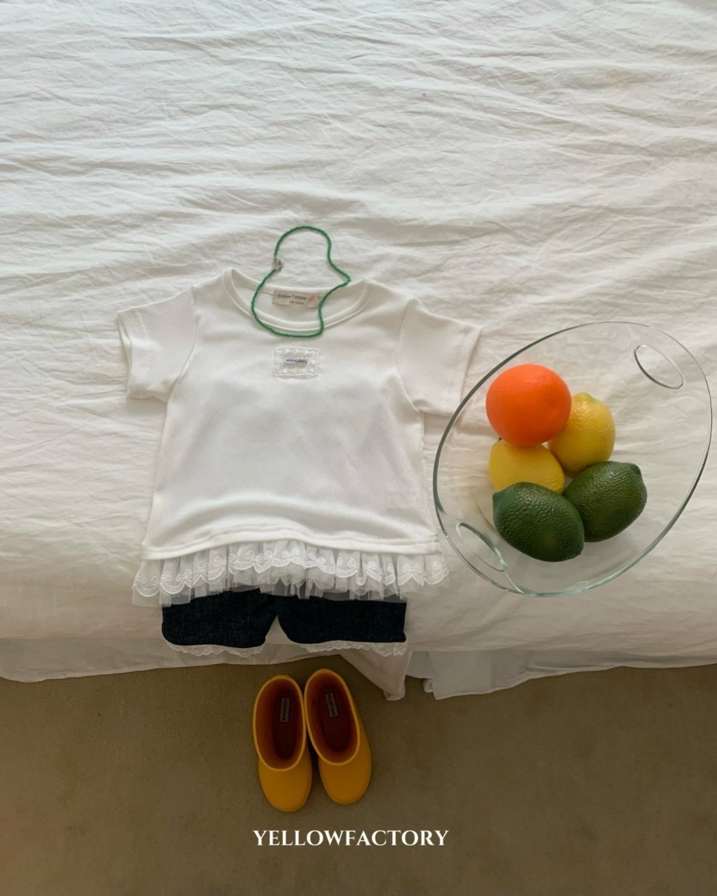 正韓夏Yellowfactory 兩色愛心壓紋蕾絲拼接上衣