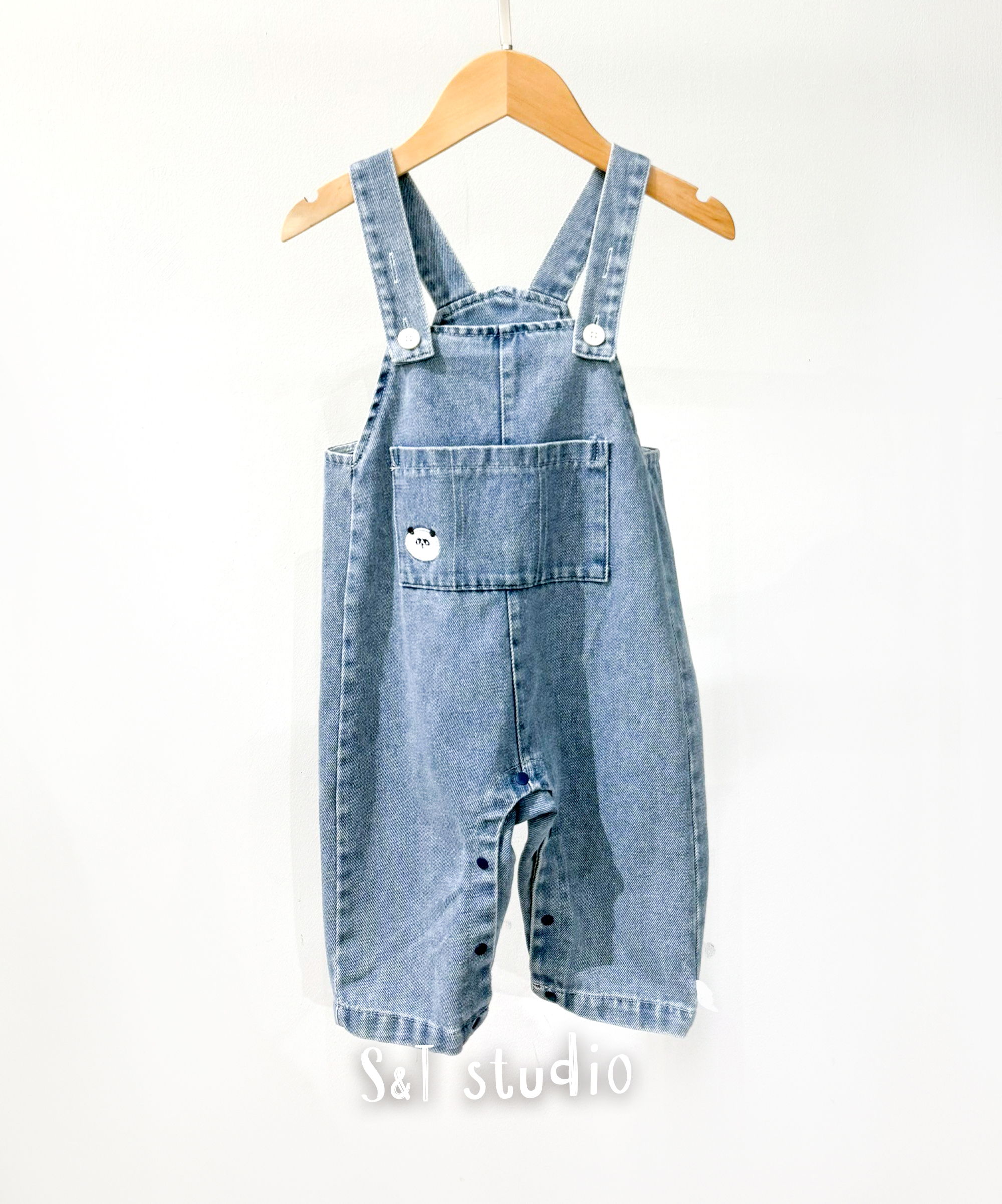 熊貓刺繡牛仔吊帶褲(73-120)