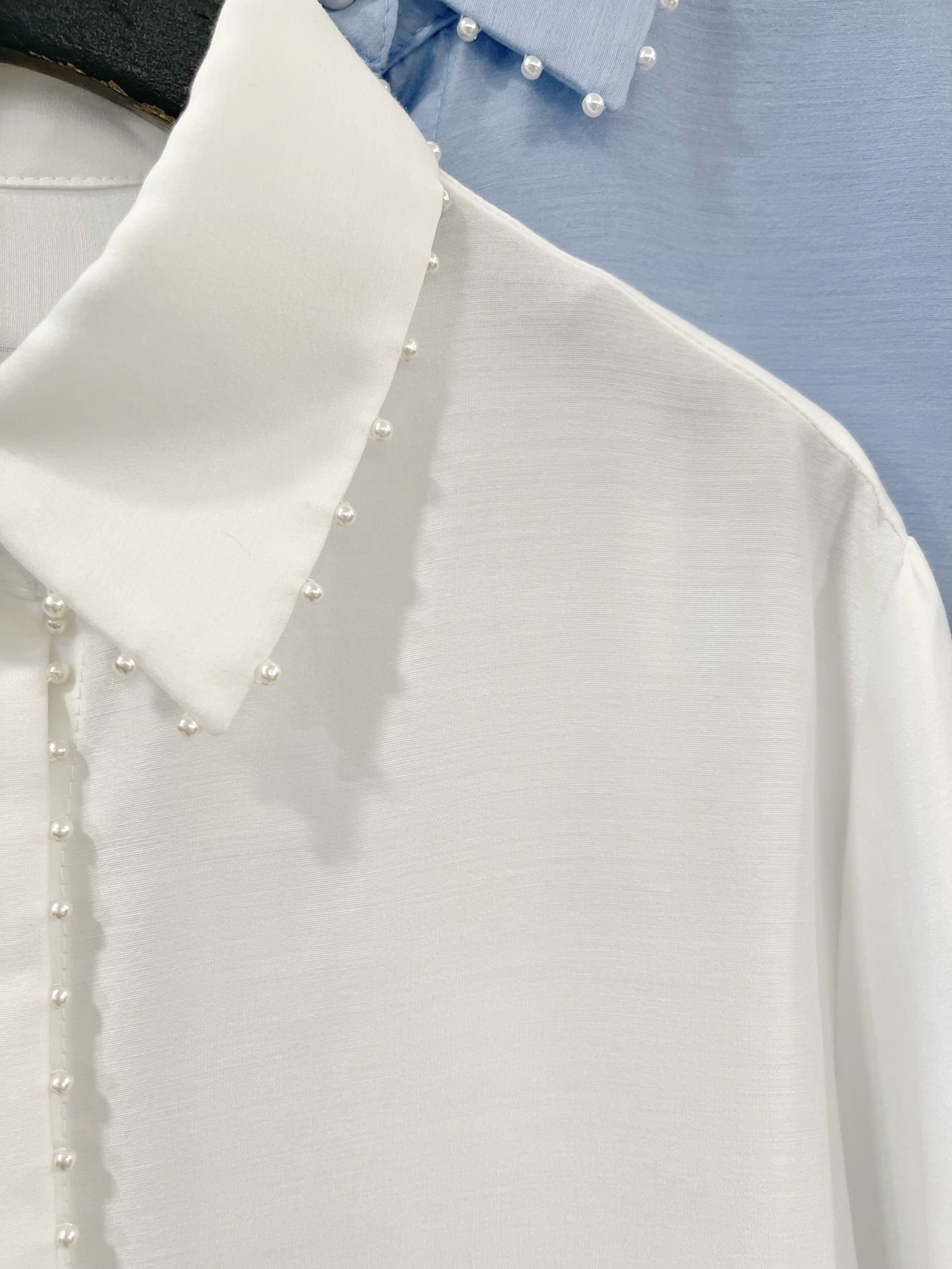 優雅滾邊珍珠襯衫