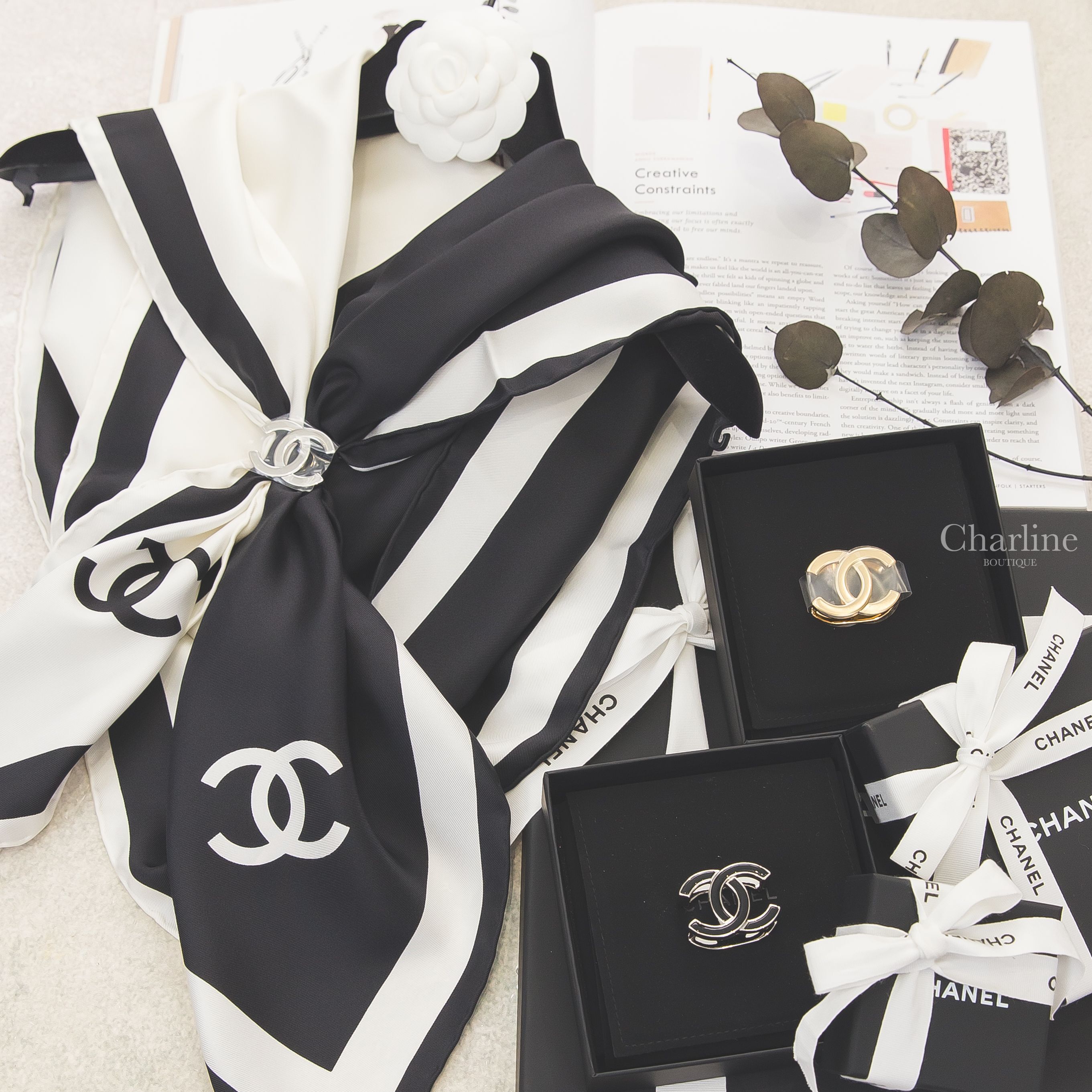 Chanel Scarf Ring 金色CC圍巾扣環,Chanel Scarf Ring 銀色CC圍巾扣環,Chanel Scarf Ring 黑色CC銀色邊框圍巾扣環,Chanel 黑白拼色CC真絲方巾-Charline Boutique 精品代購