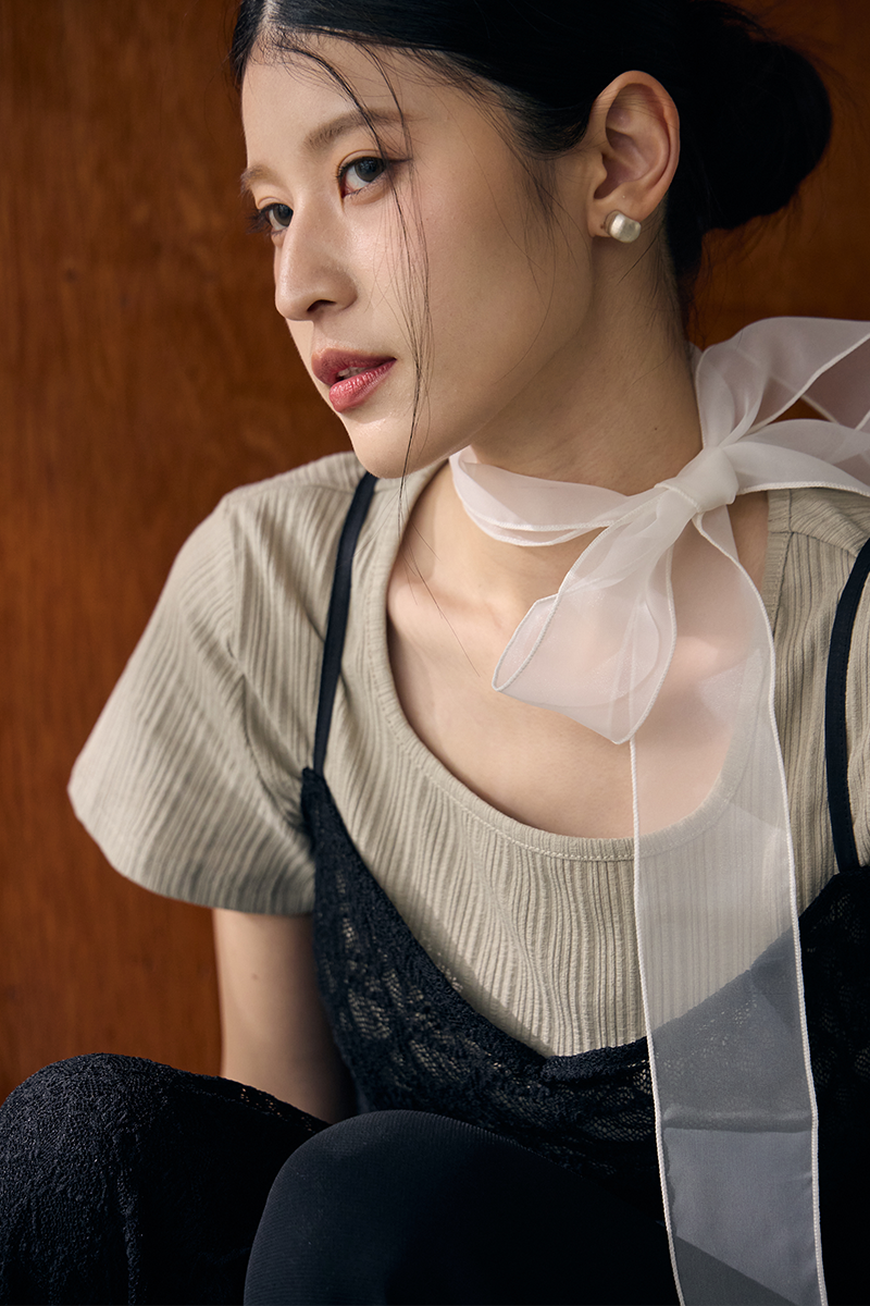 坑條U領側抓皺短袖上衣