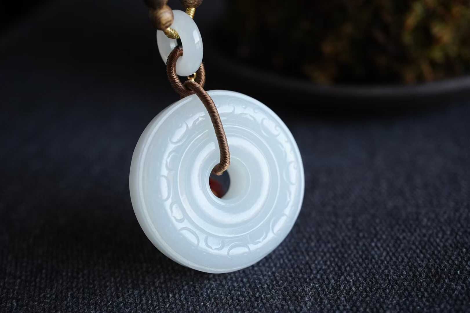 316435 和田玉俄料羊脂玉祥雲平安扣掛件 (33.6mm直徑)