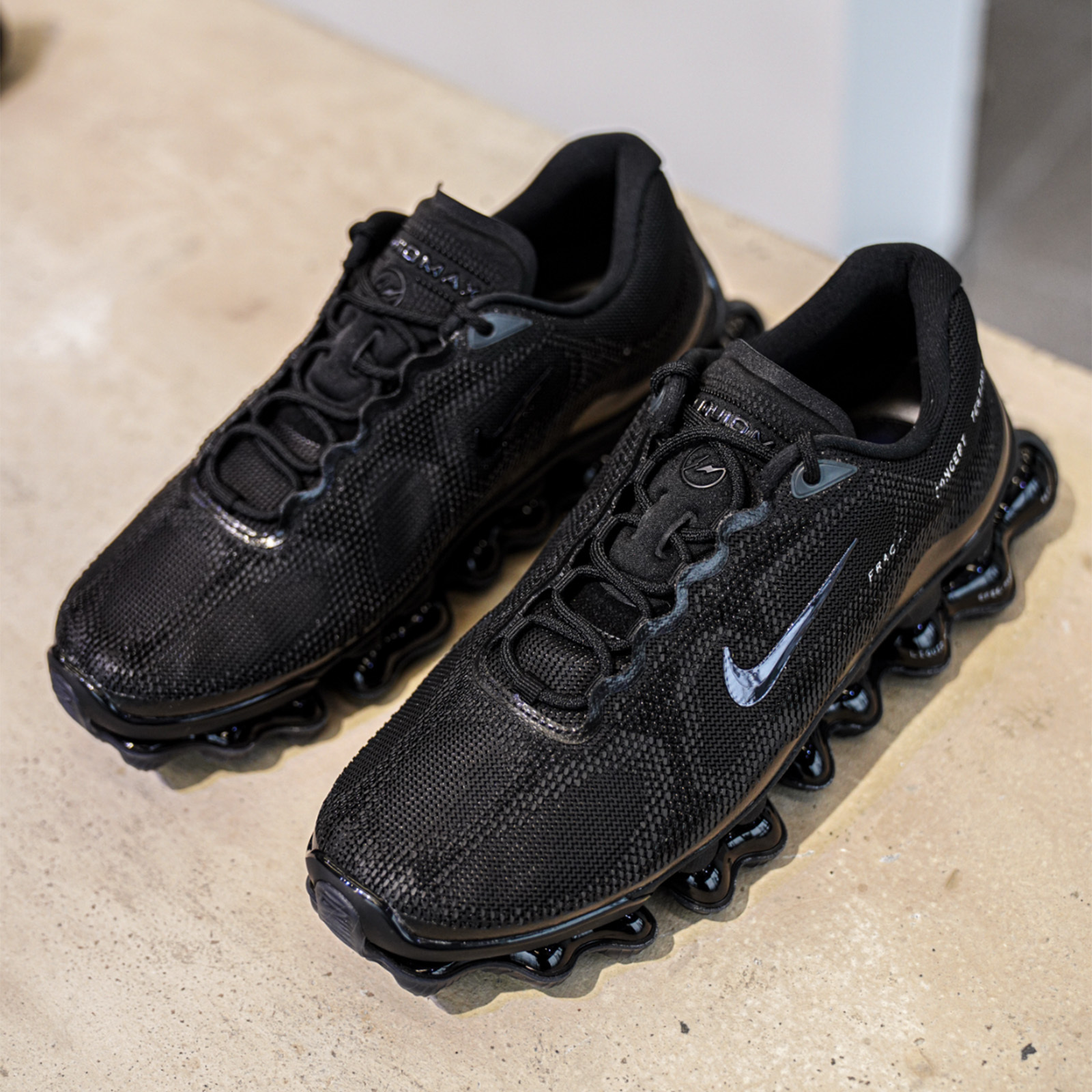 限定聯名 fragment design x Nike Air Liquid Max 藤原浩 黑 閃電 液態氣墊 科技 未來 IQ8601-001