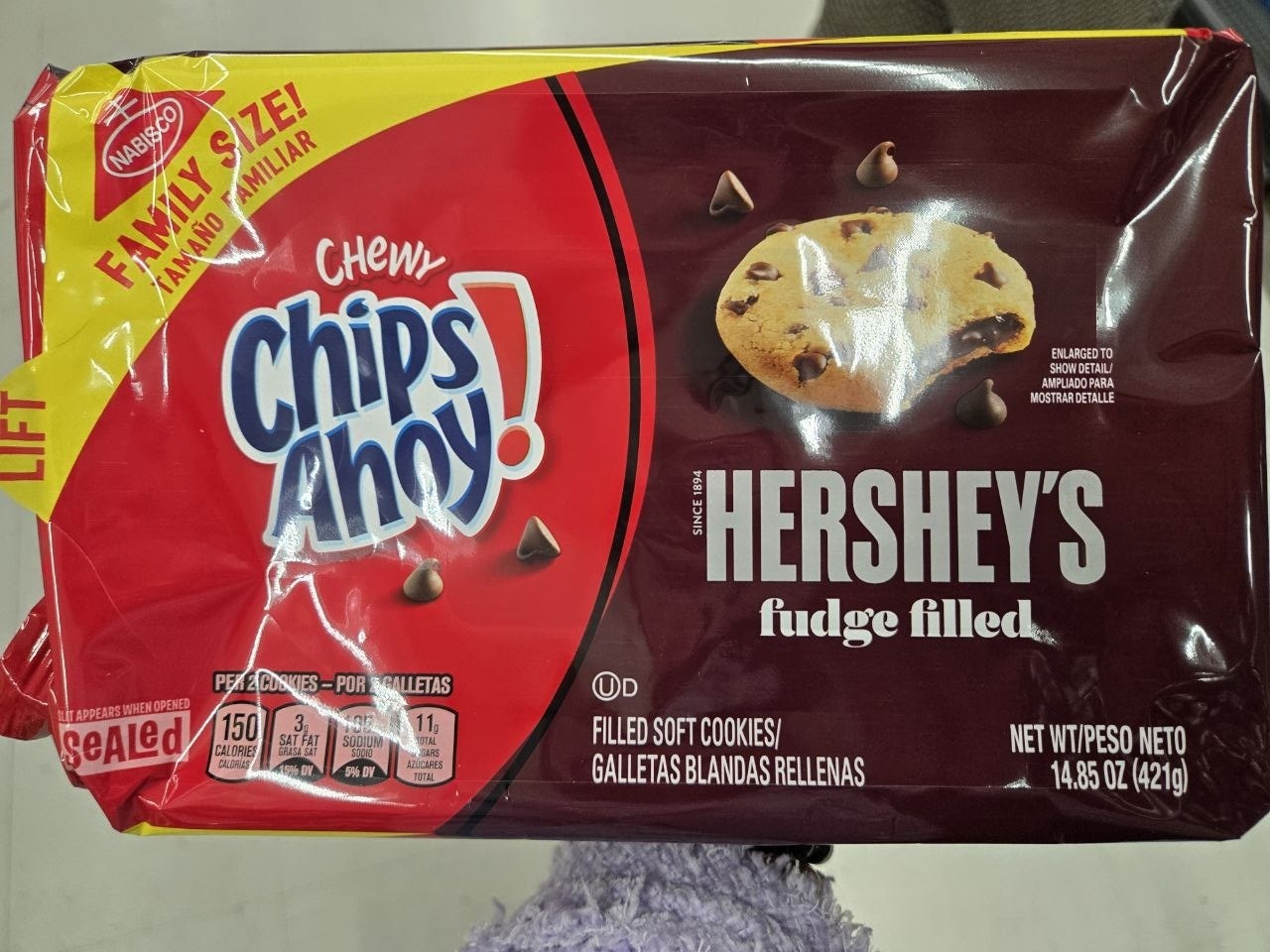 [U] CW NABISCO CHIPS AHOY FAMILY SIZE CHEWY HERSHEY'S FUDGE FILLED SOFT COOKIES, 044000075514 (UCW128)