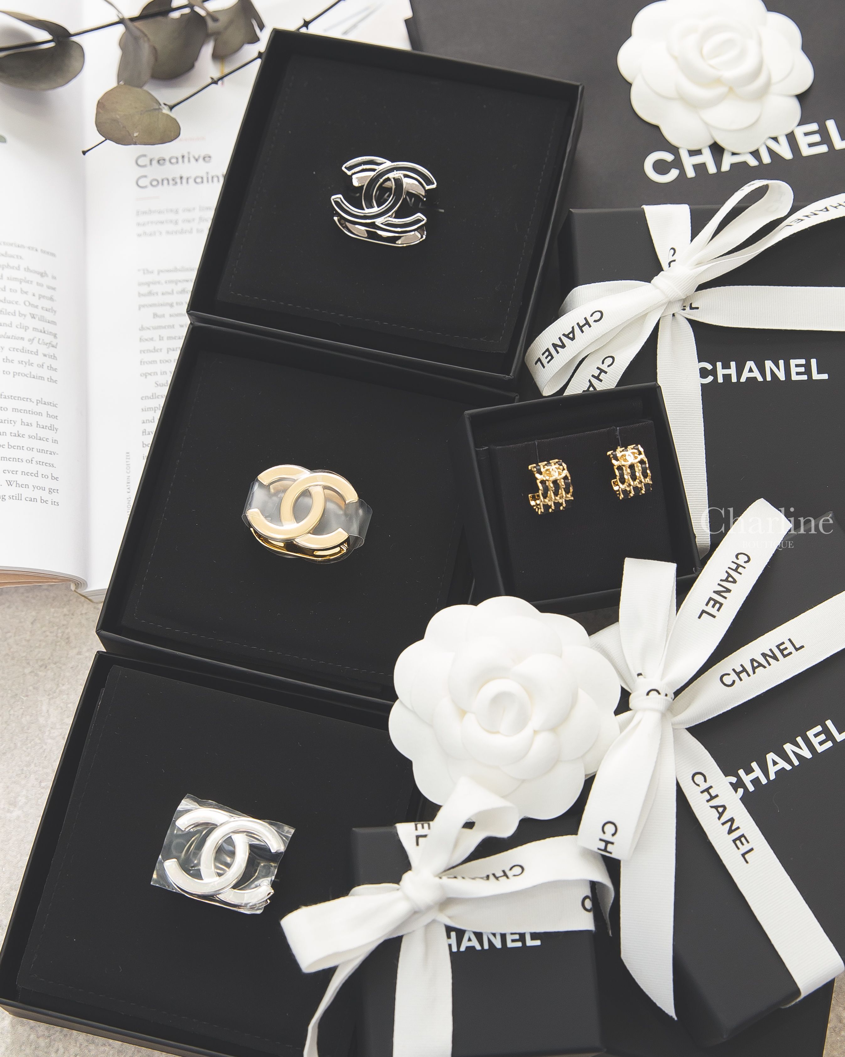 Chanel 金CC黑色皮穿鏈圓圈耳環,Chanel Scarf Ring 黑色CC銀框圍巾扣環,Chanel Scarf Ring 銀色CC圍巾扣環,Chanel Scarf Ring 金色CC圍巾扣環-Charline Boutique 精品代購