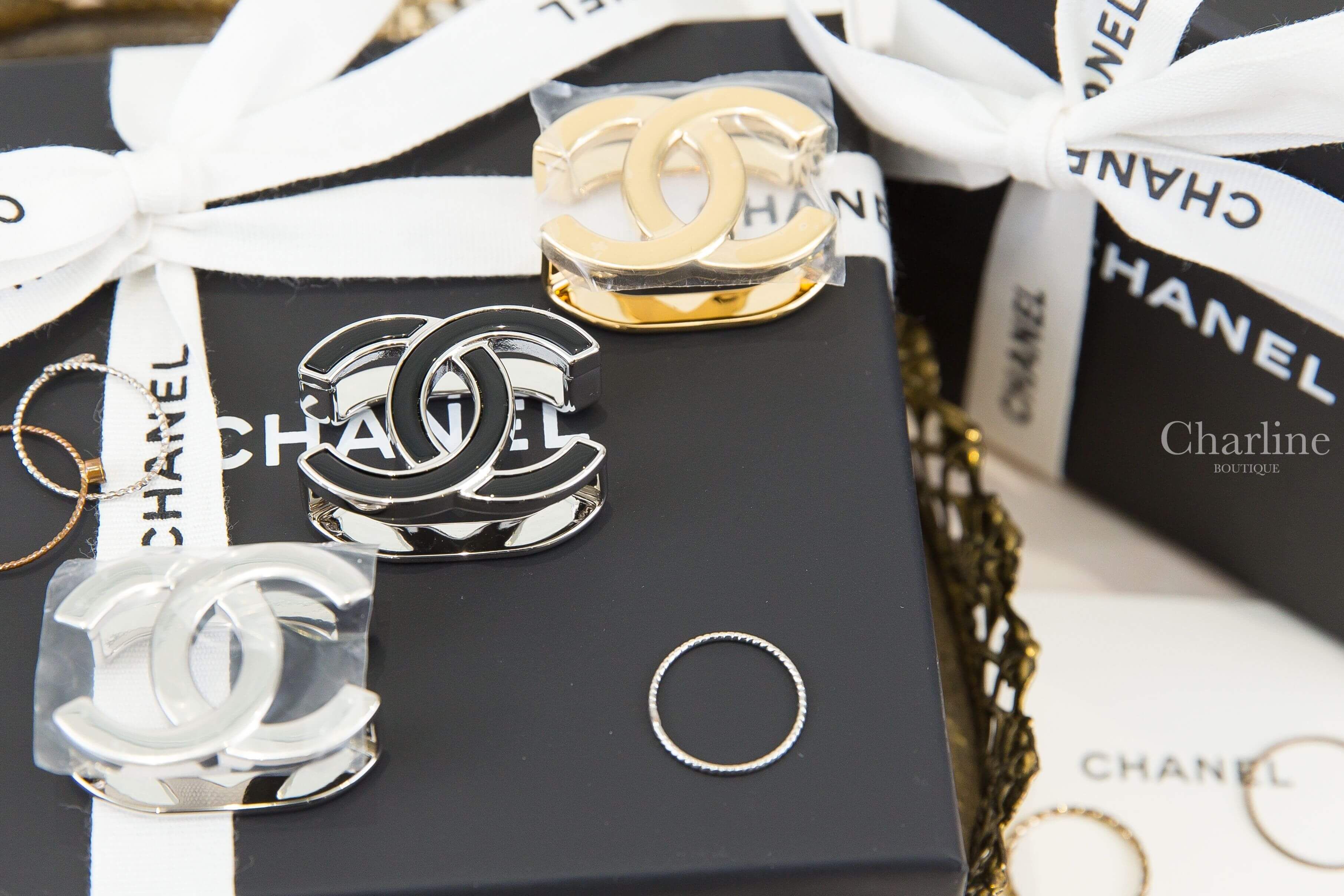 Chanel Scarf Ring 金色CC圍巾扣環,Chanel Scarf Ring 銀色CC圍巾扣環,Chanel Scarf Ring 黑色CC銀色邊框圍巾扣環-Charline Boutique 精品代購