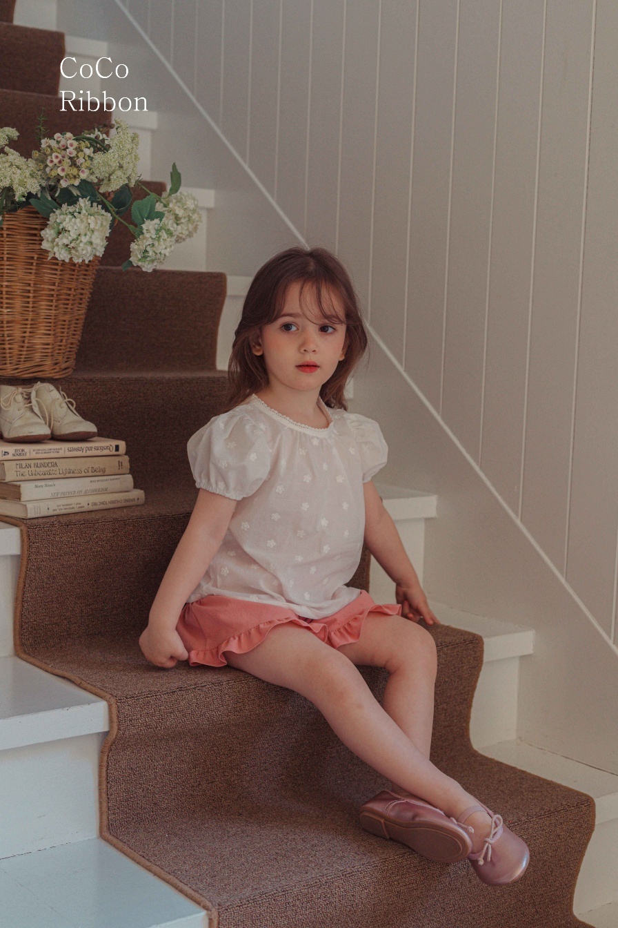 正韓夏cocoribbon 小白花微透膚上衣