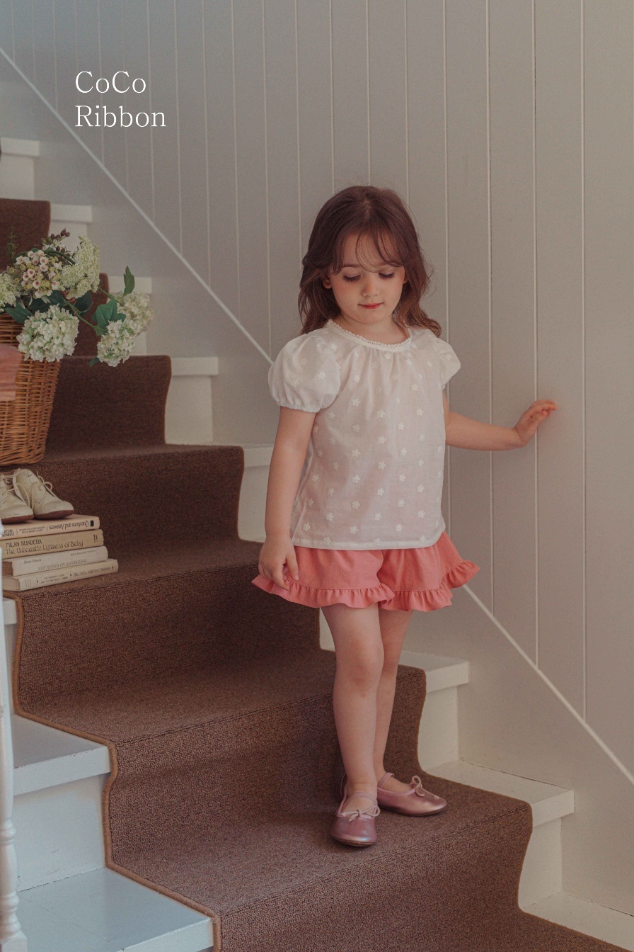 正韓夏cocoribbon 小白花微透膚上衣