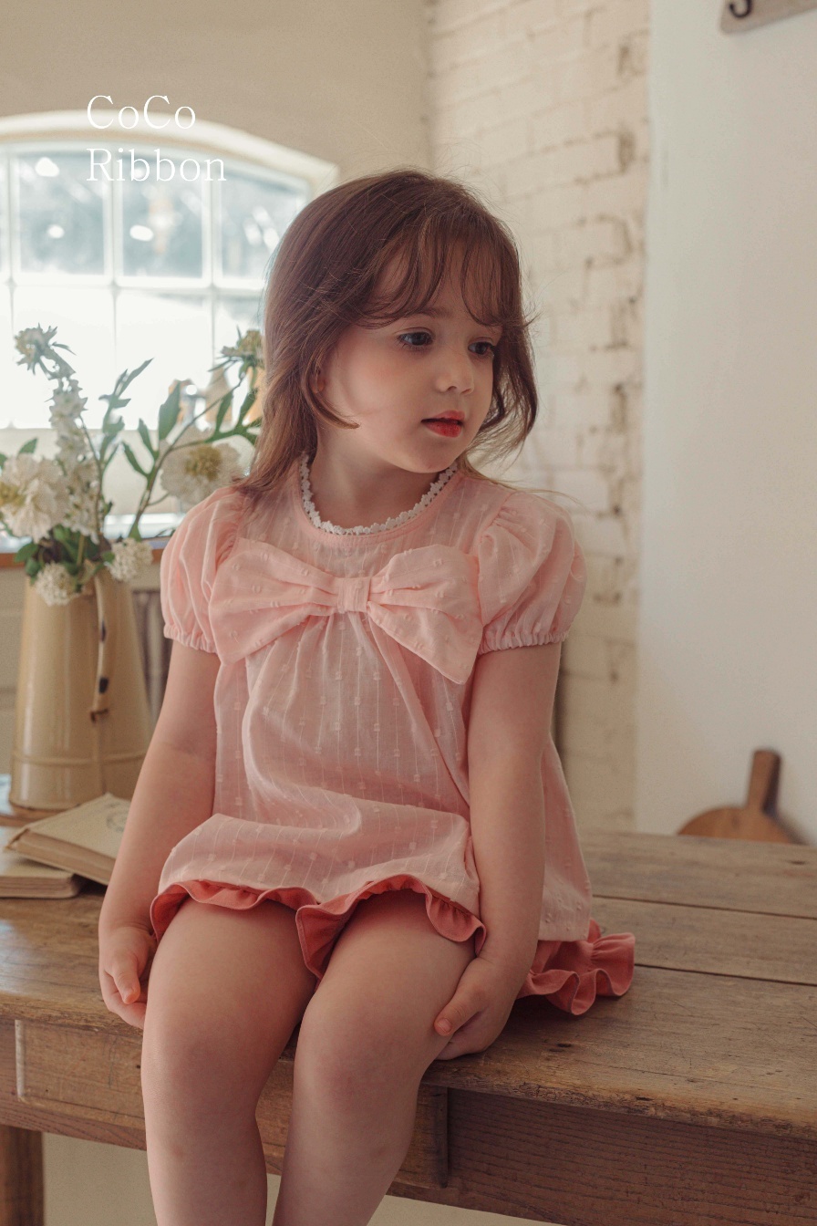 正韓夏cocoribbon 壓紋蝴蝶結上衣