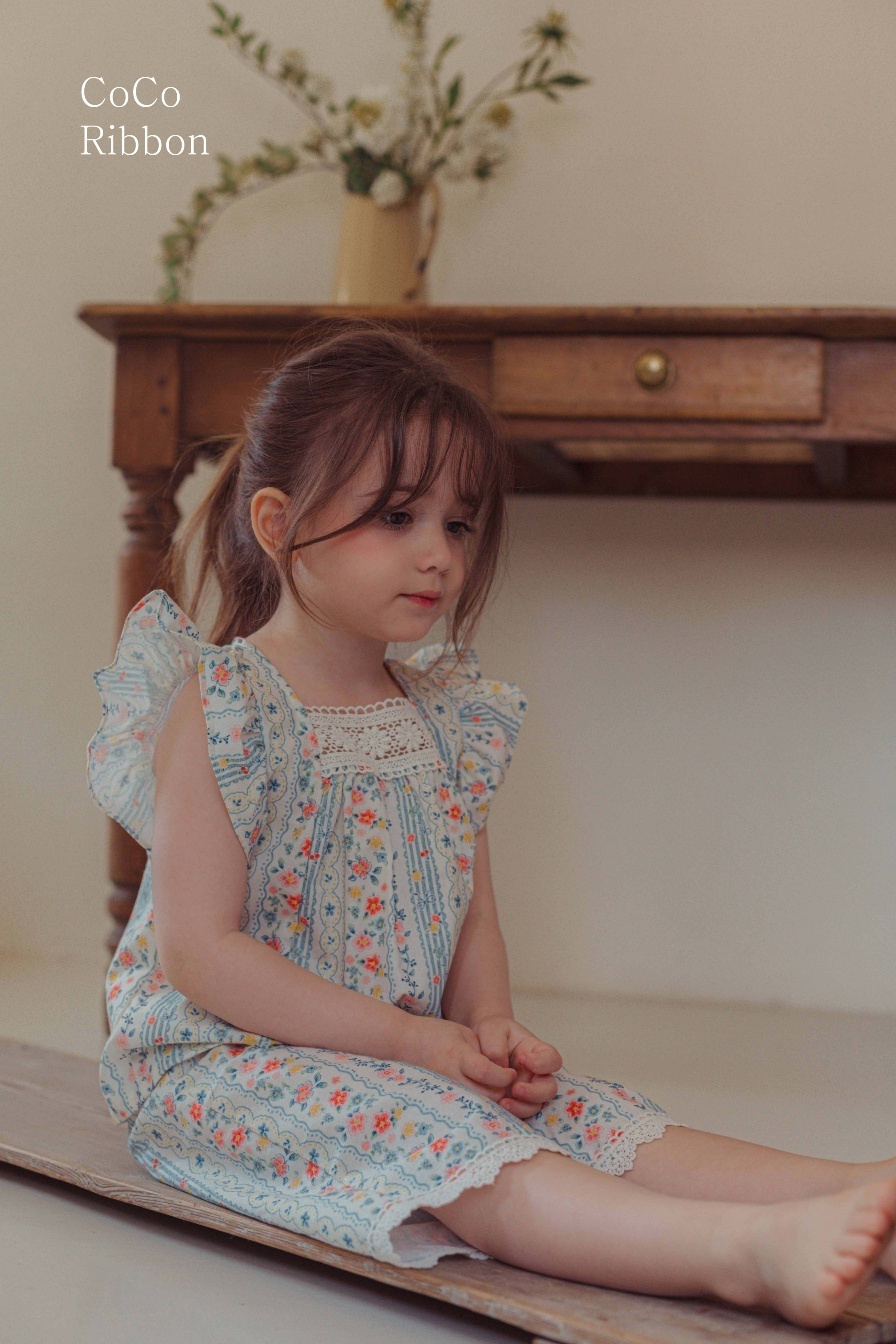 正韓夏cocoribbon 大飛袖碎花上衣