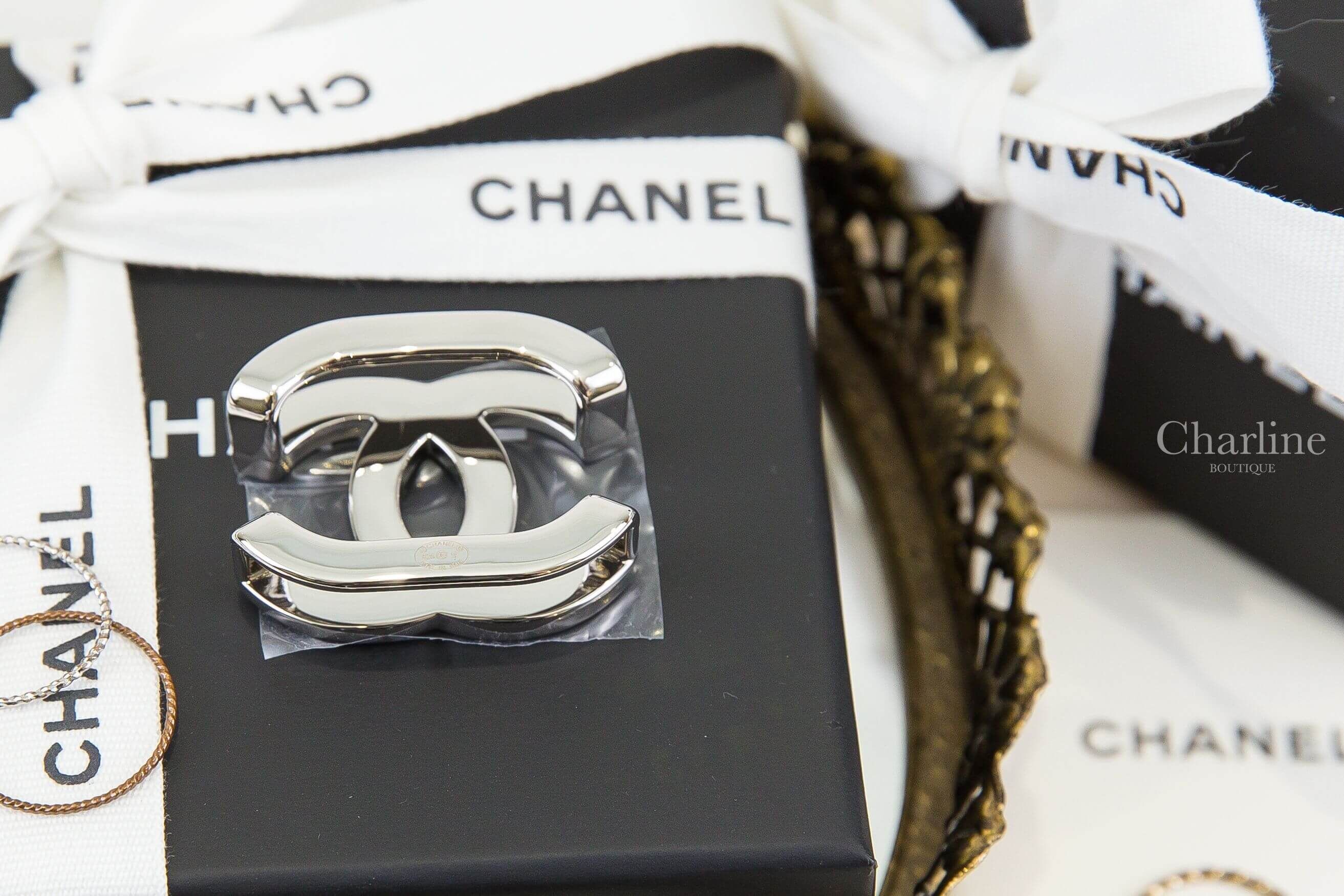 Chanel Scarf Ring 銀色CC圍巾扣環-Charline Boutique 精品代購