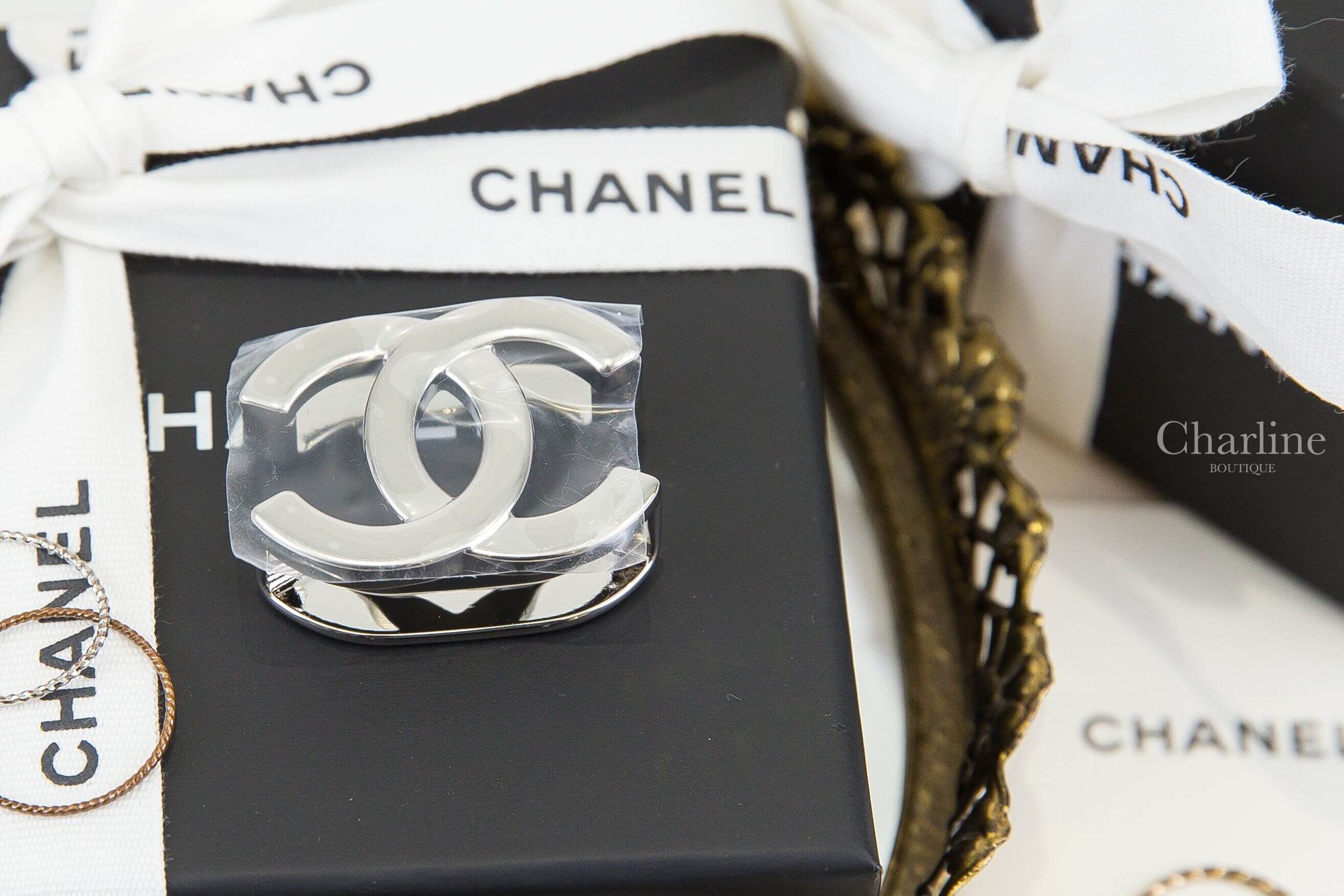 Chanel Scarf Ring 銀色CC圍巾扣環-Charline Boutique 精品代購