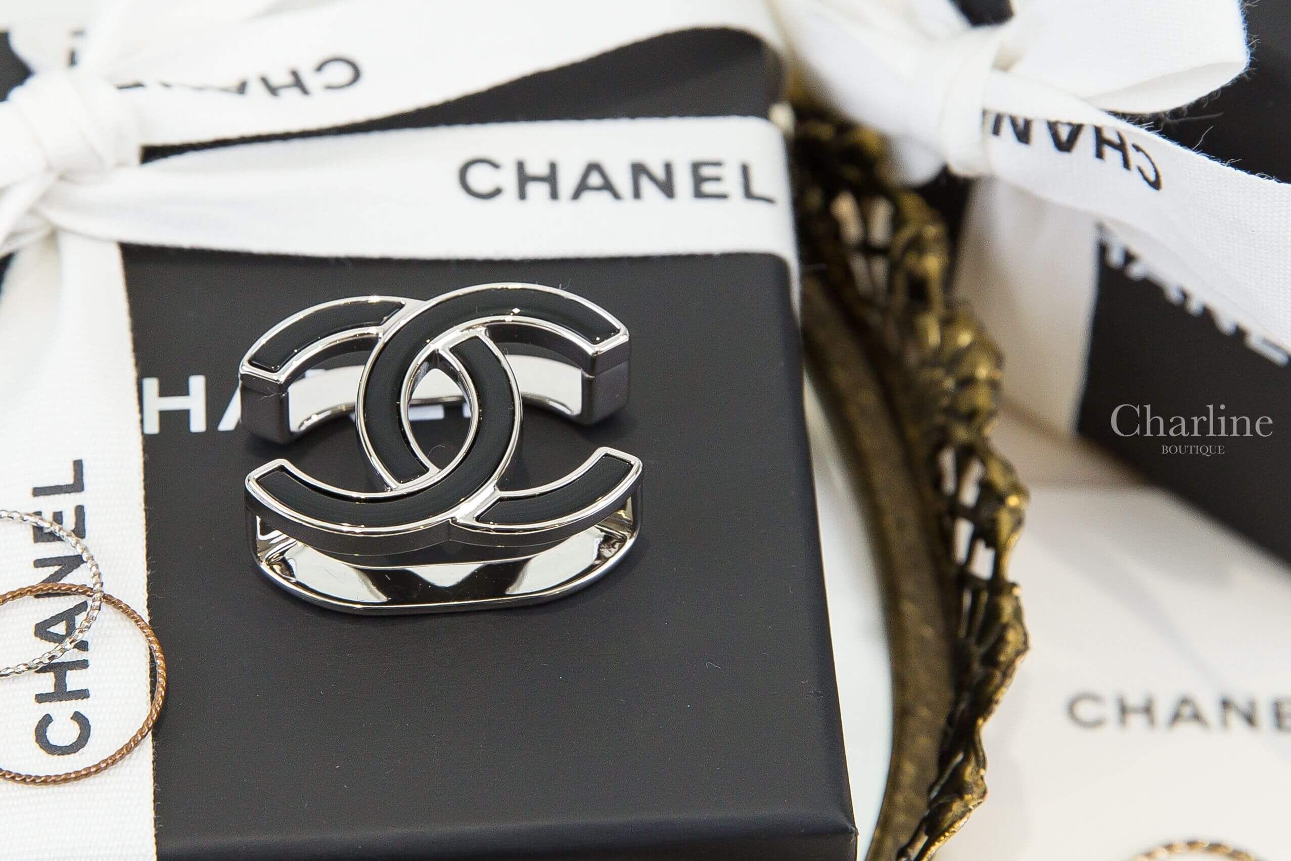 Chanel Scarf Ring 黑色CC銀色邊框圍巾扣環
