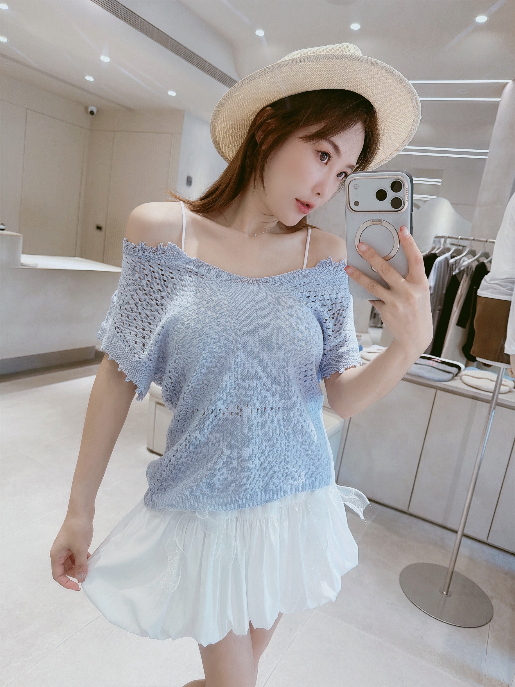 V領洞洞針織背心+小可愛