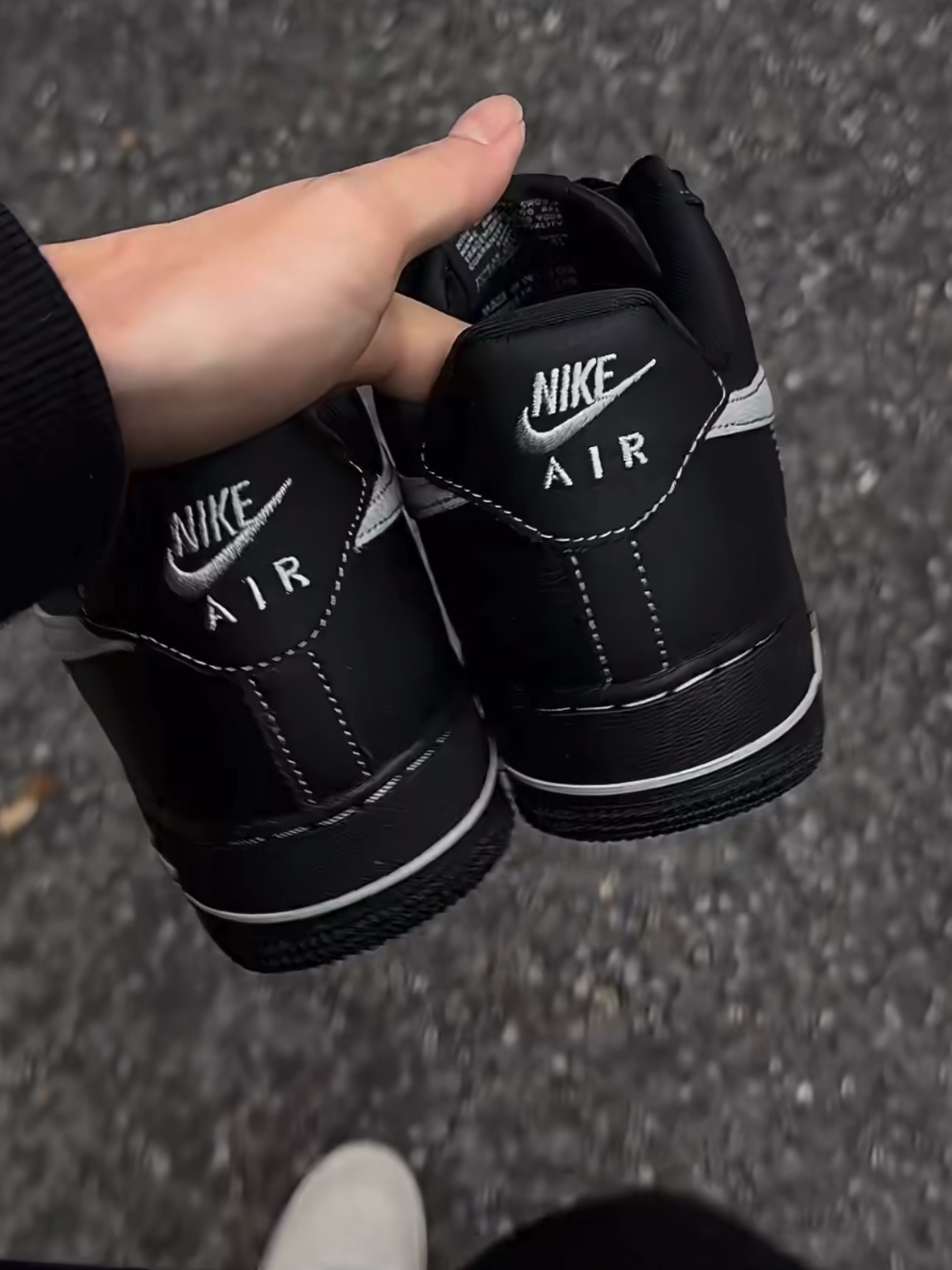 NIKE AIR FORCE 1 車縫線 暗夜黑魂