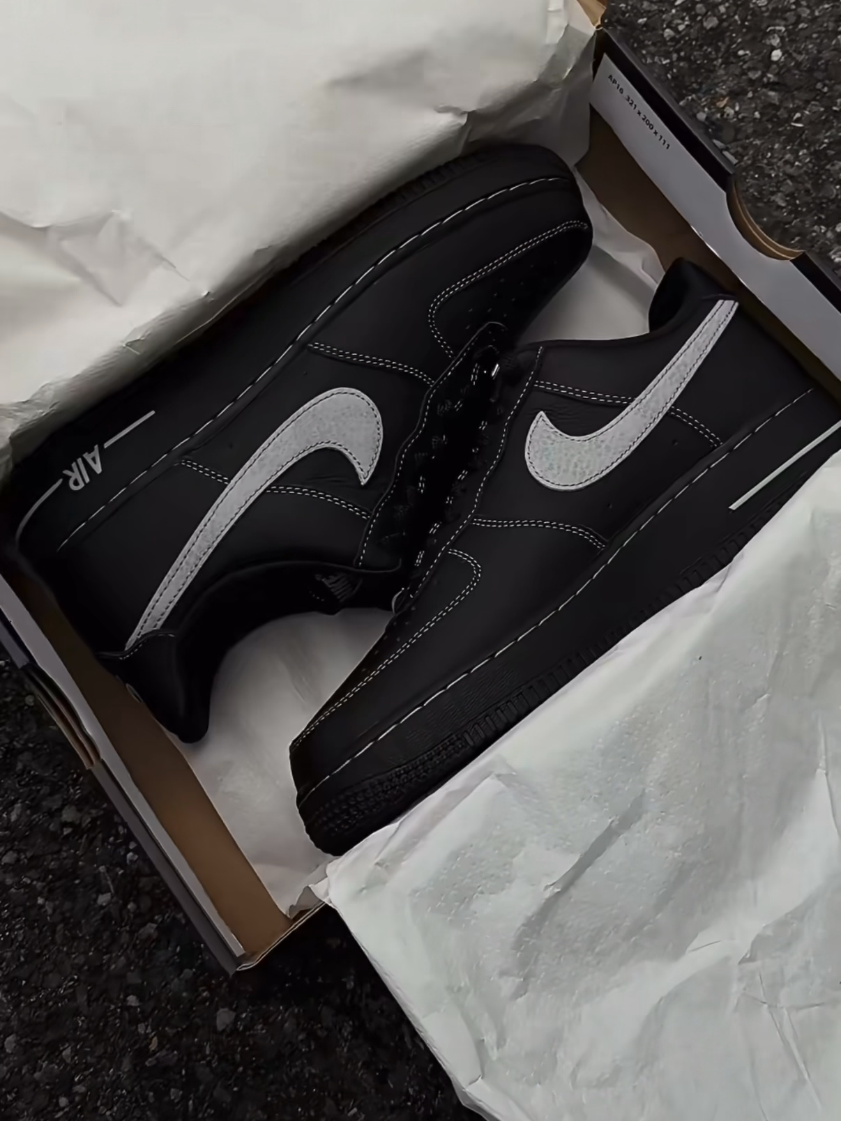 NIKE AIR FORCE 1 車縫線 暗夜黑魂