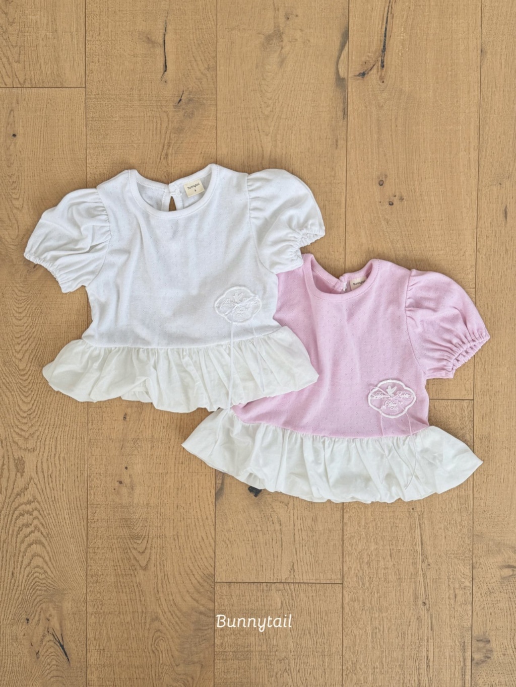 正韓夏bunnytail 側邊刺繡澎袖上衣