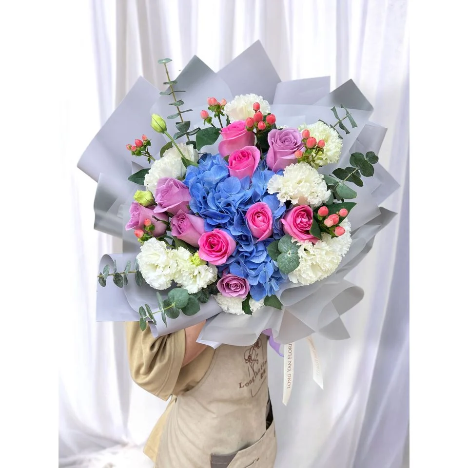 W - 繡球配拼色玫瑰花束_HYD45002