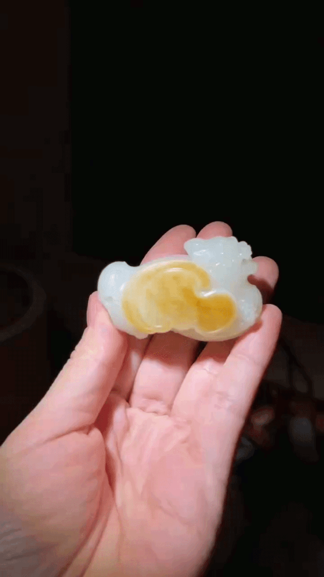 316722 和田玉籽料貔貅把件