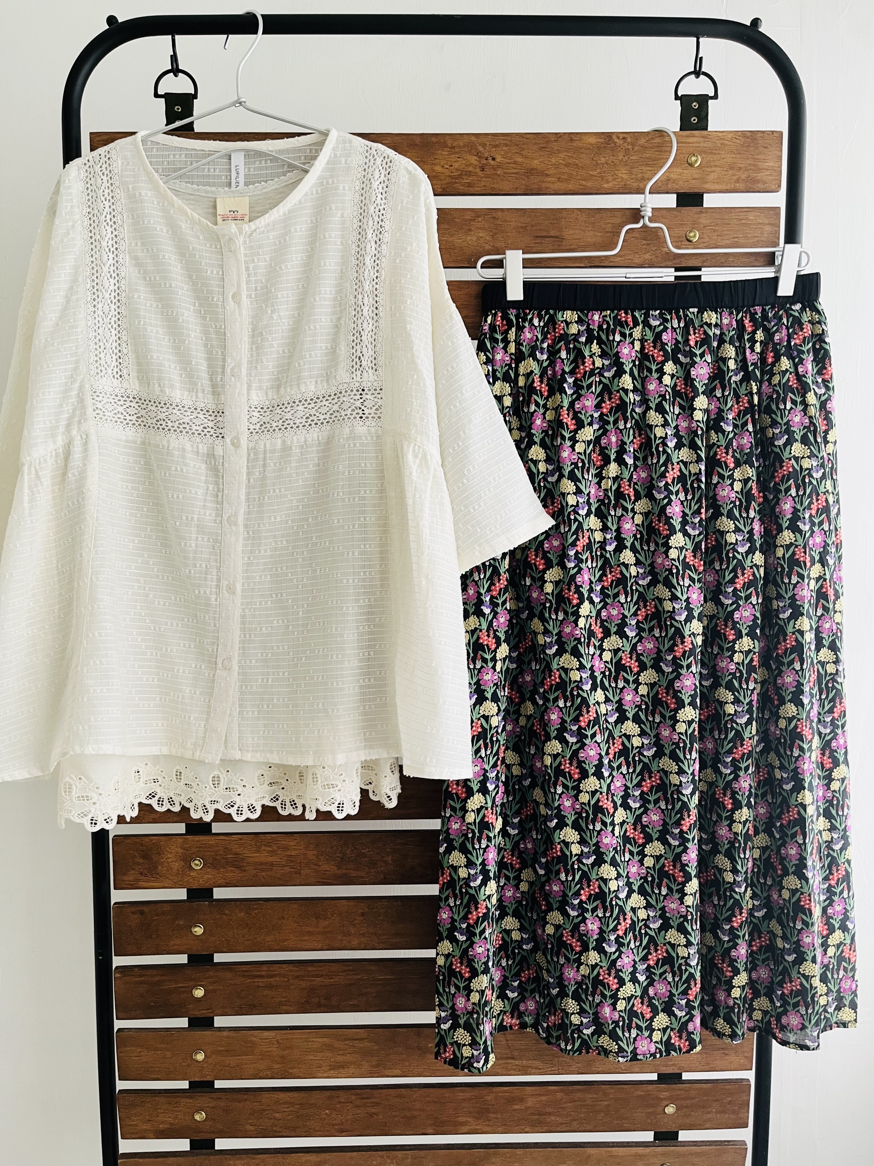 LUPILIEN米白色暗紋格仔鈎花top