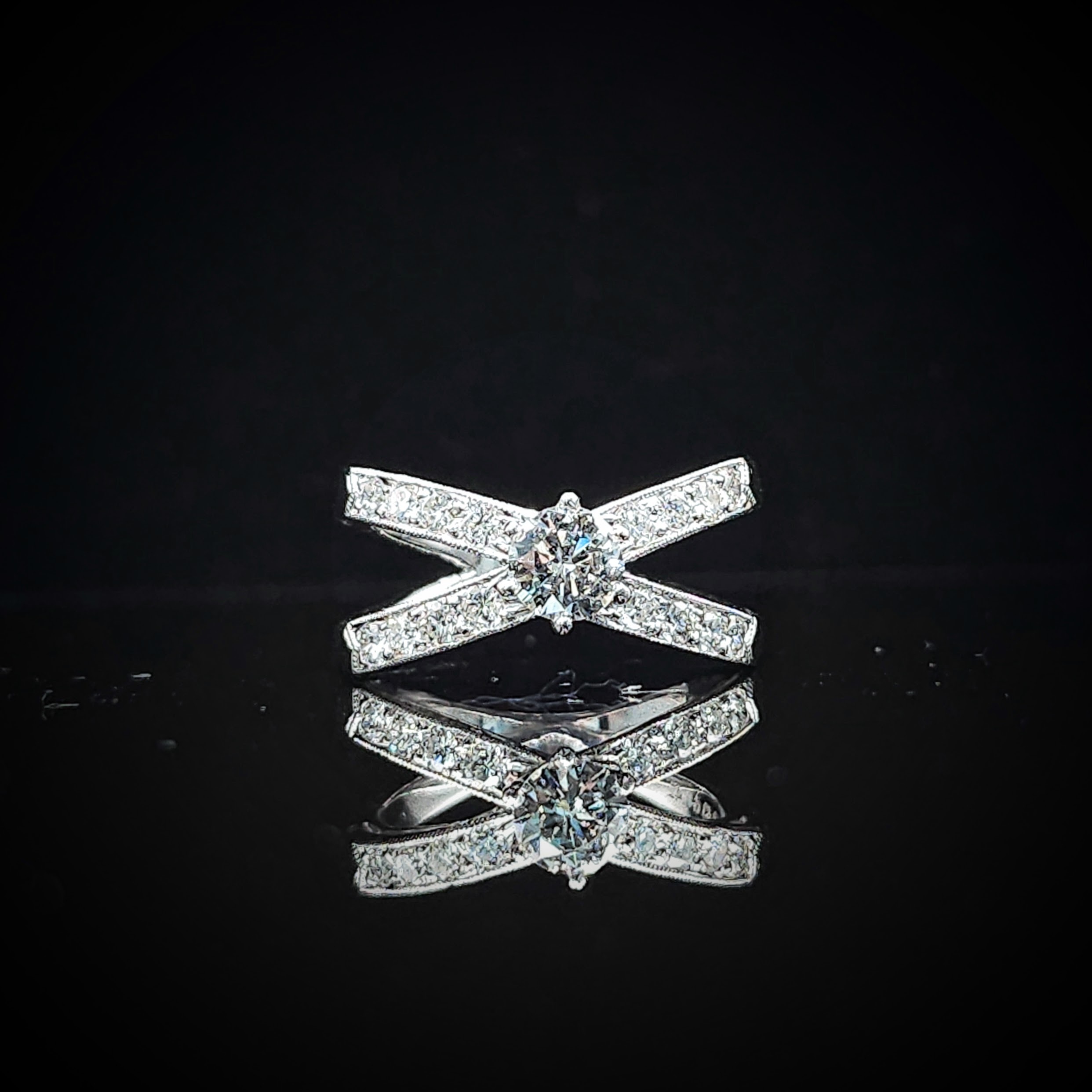 全新18K白金【主石43份鑽石】配小鑽共85份鑽石戒指