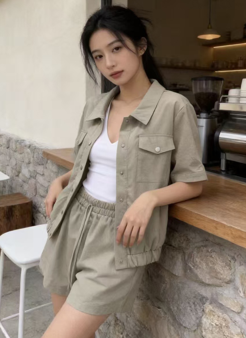 休閒排釦挺料外套+鬆緊短褲