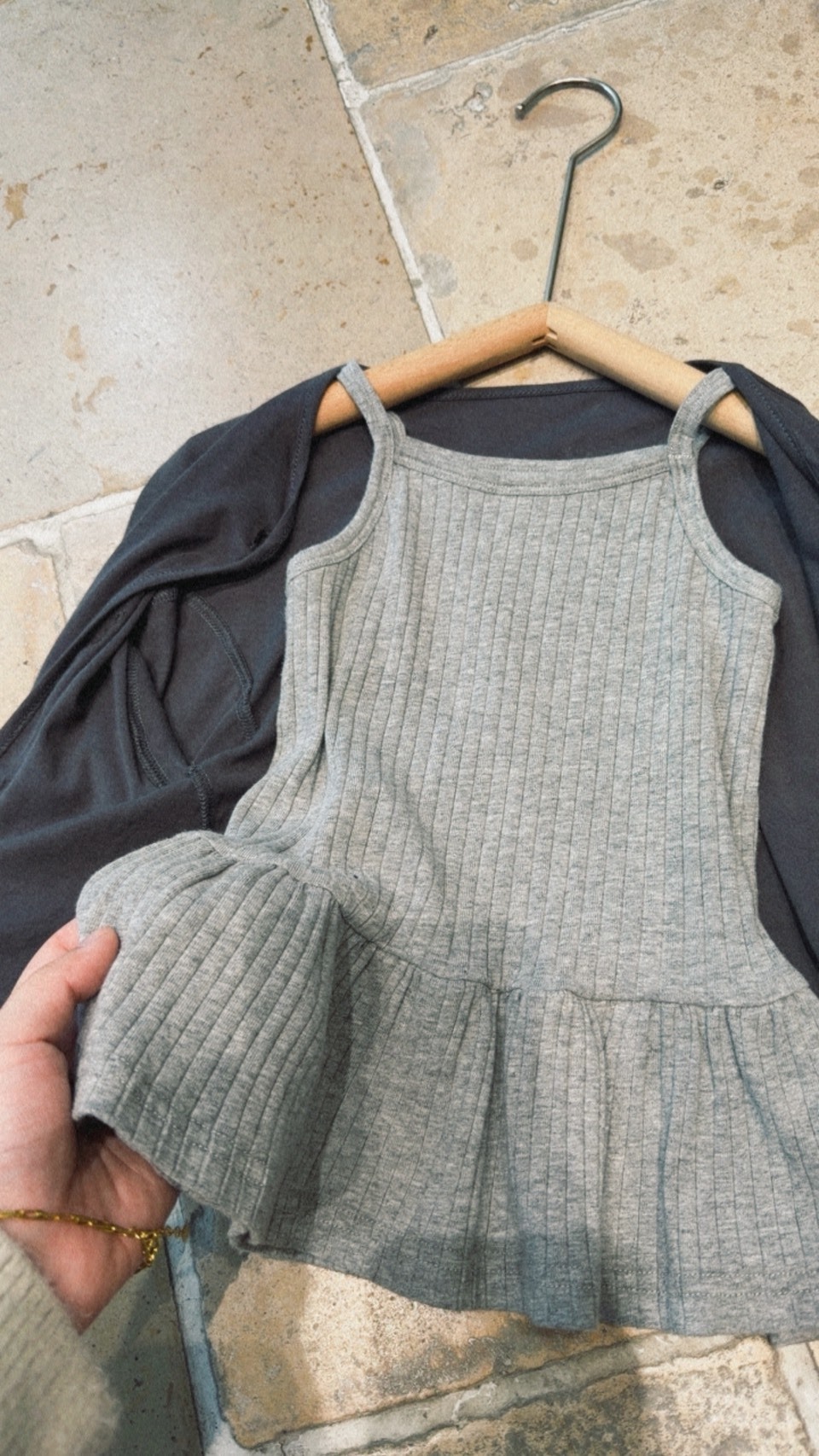 OT075套 貝殼扣罩衫+OT26302彈彈灰上衣