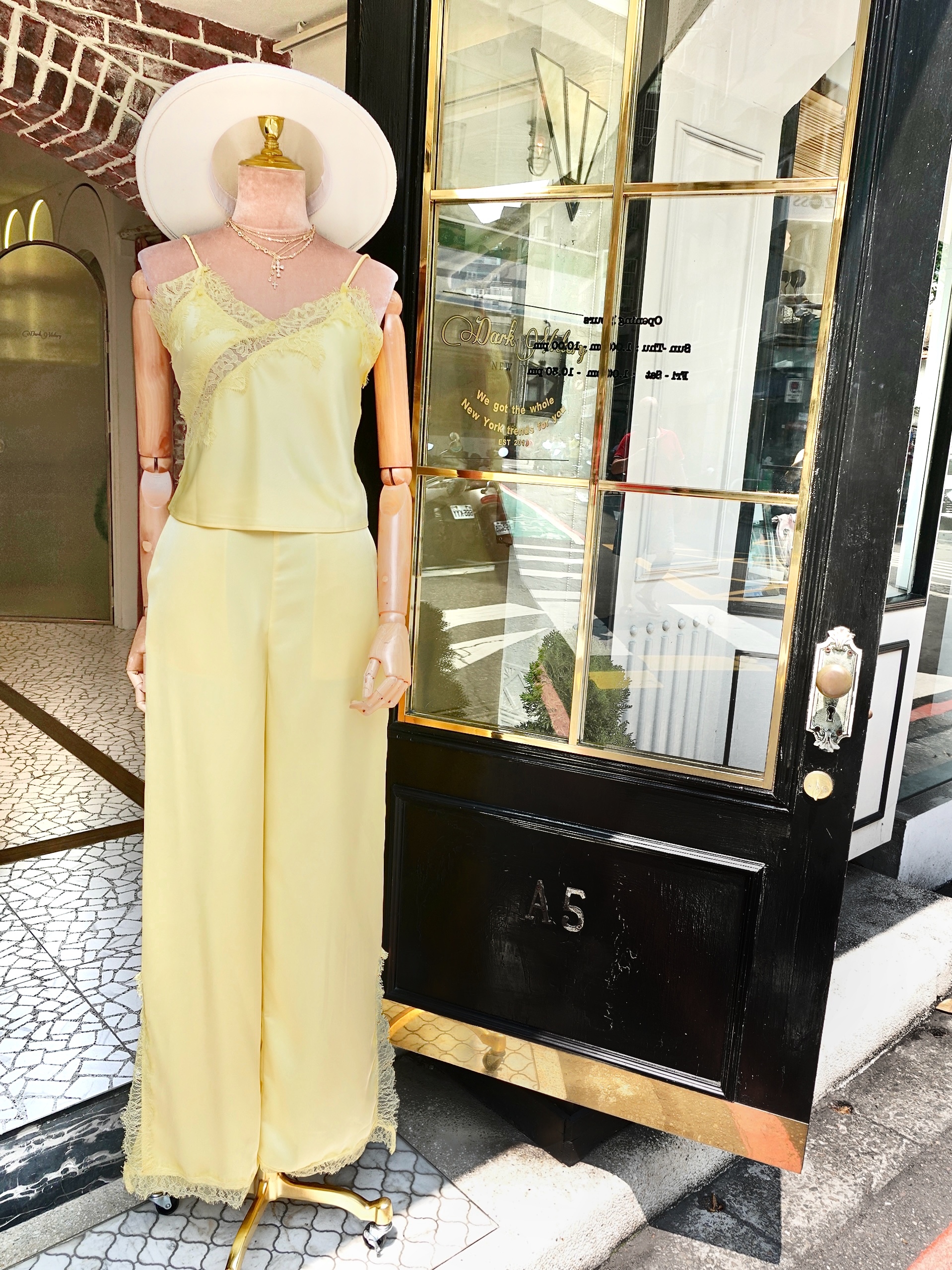 Yellow Satin檸檬黃色緞面蕾絲上衣+長褲套裝