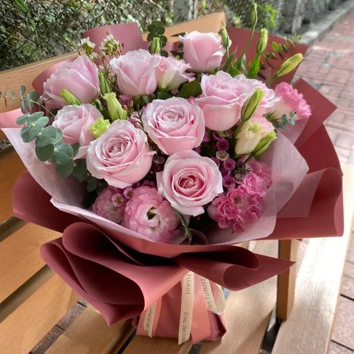 W - 9枝淡雪粉玫瑰配桔梗_RS38015