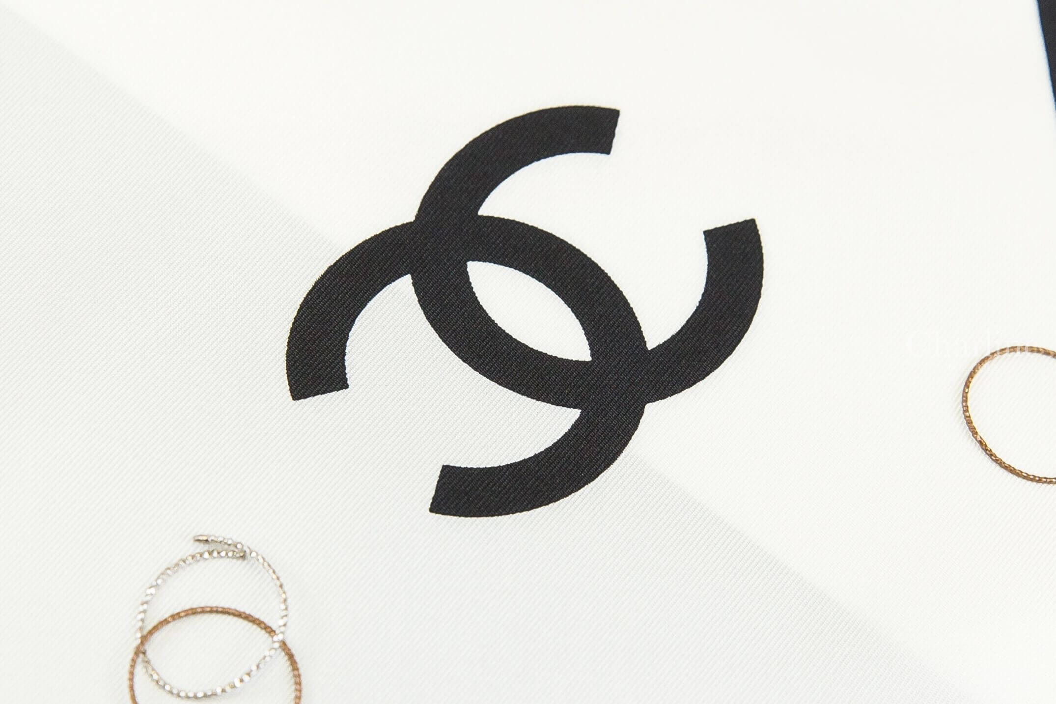 Chanel Square Scarf 黑白拼色CC真絲方巾