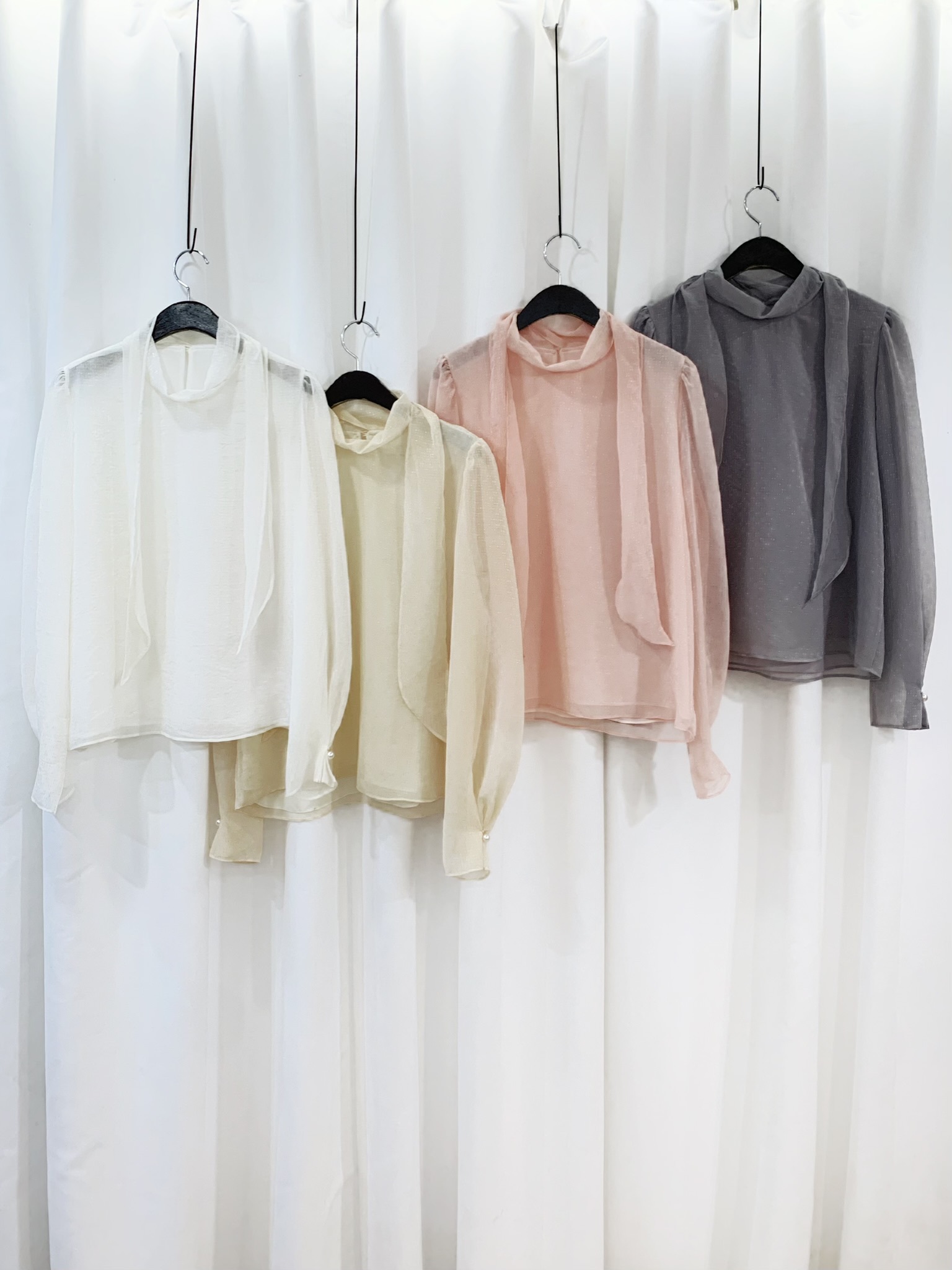 細閃感微透領巾上衣