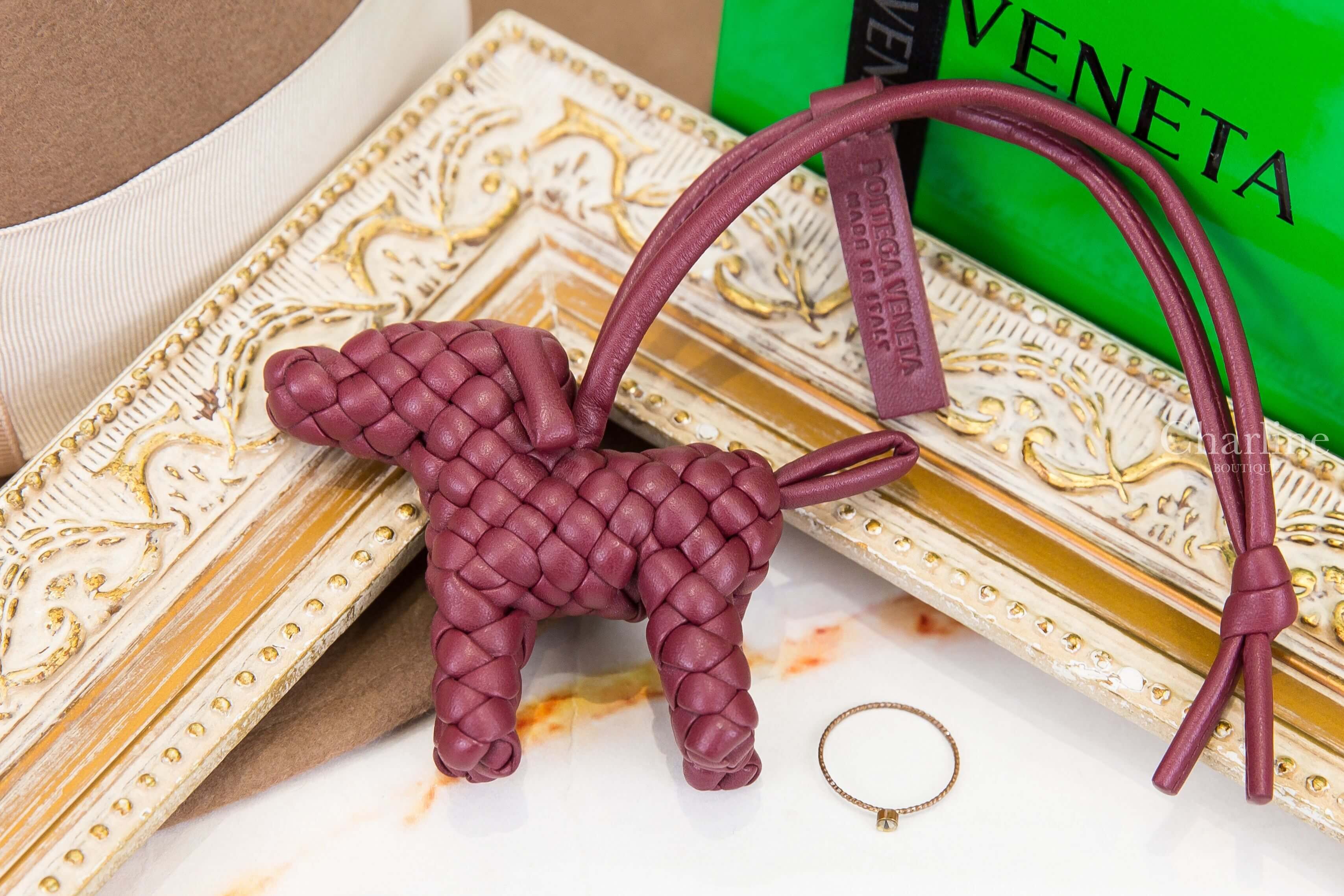 Bottega Veneta Dog Charm 勃根地酒紅編織小羊皮狗狗吊飾
