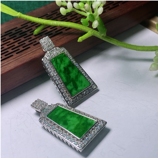 0401gz18-翡翠-銀鑲小梯形牌（A18）