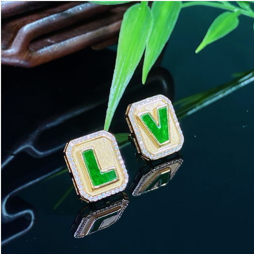 0401gz25-翡翠-銀鑲字母耳釘（A25）