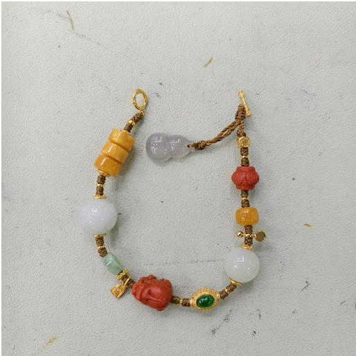 0401gz35-翡翠-南紅貔貅翡翠回紋珠和田玉蜜蠟多寶手鏈（A35）