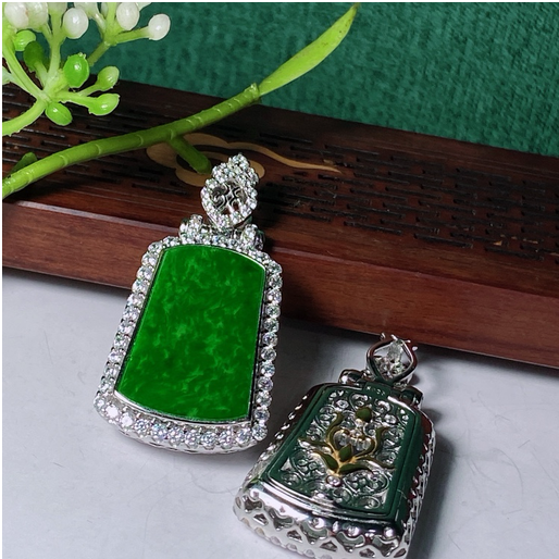 0401gz40-翡翠-銀鑲鏤空梯牌（鳳梨扣）（A40）