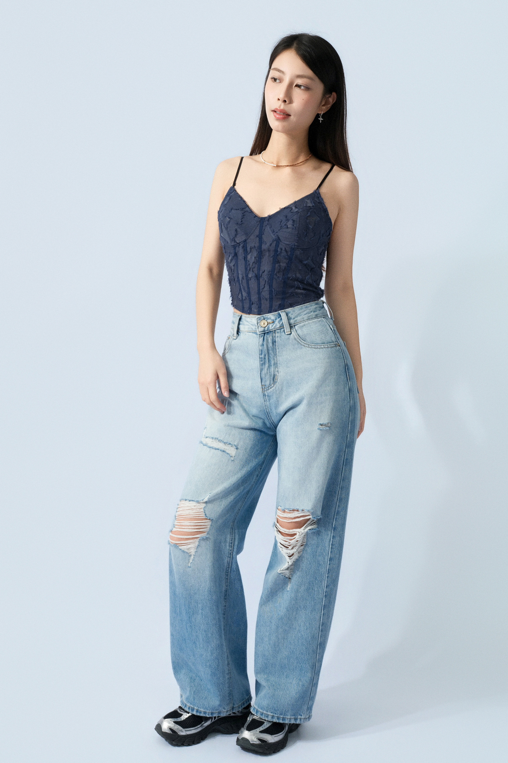 膝破洞洗水牛仔褲 (預購產品）