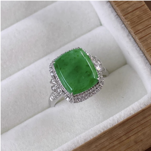 0401gz100-翡翠-18K白圍鑲方戒（A100）