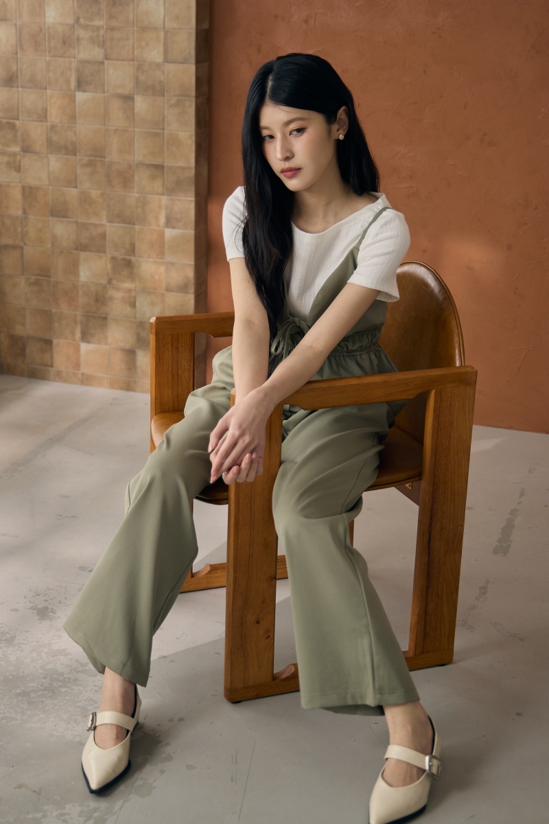 下擺開衩抓褶坑條上衣