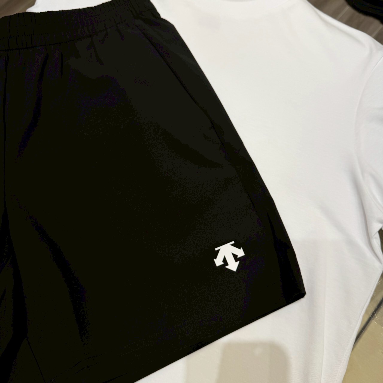 Descente 迪桑特 經典小Logo 機能短褲 SQ323UHP71-M