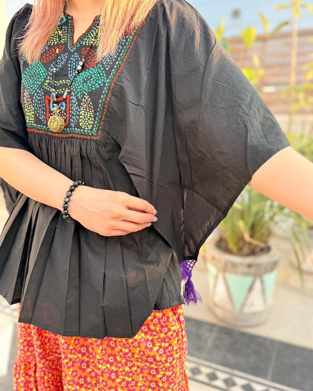 流蘇刺繡上衣 -  M321C 白色 / 黑色 (0401)