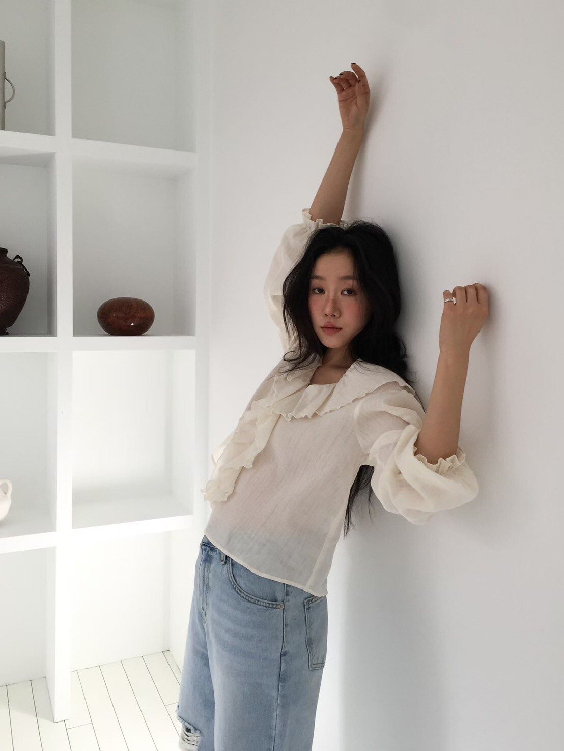 荷葉滾邊V領造型澎澎袖上衣 / 2色